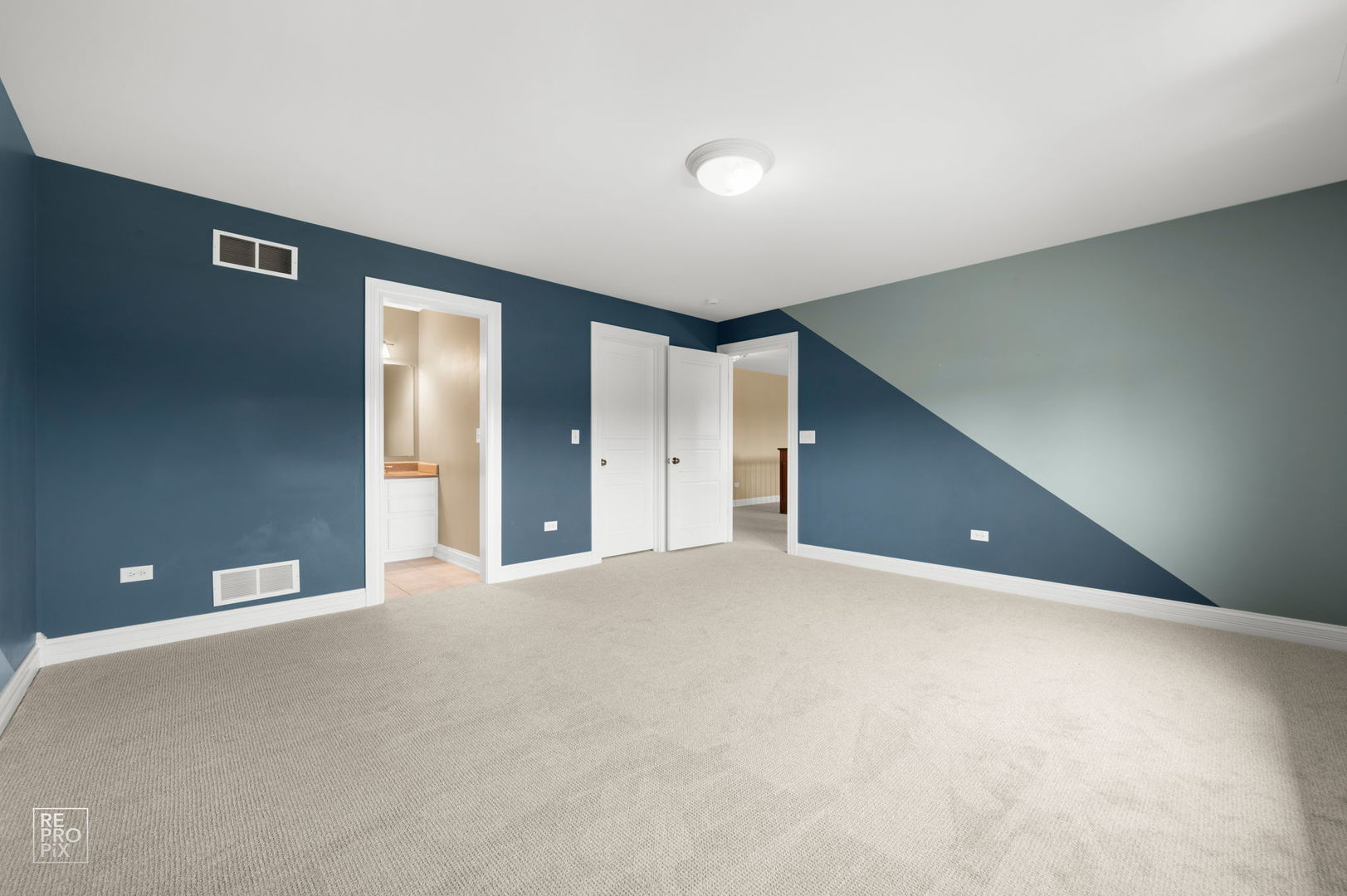 11N720 Muirhead Road, Elgin, IL 60124