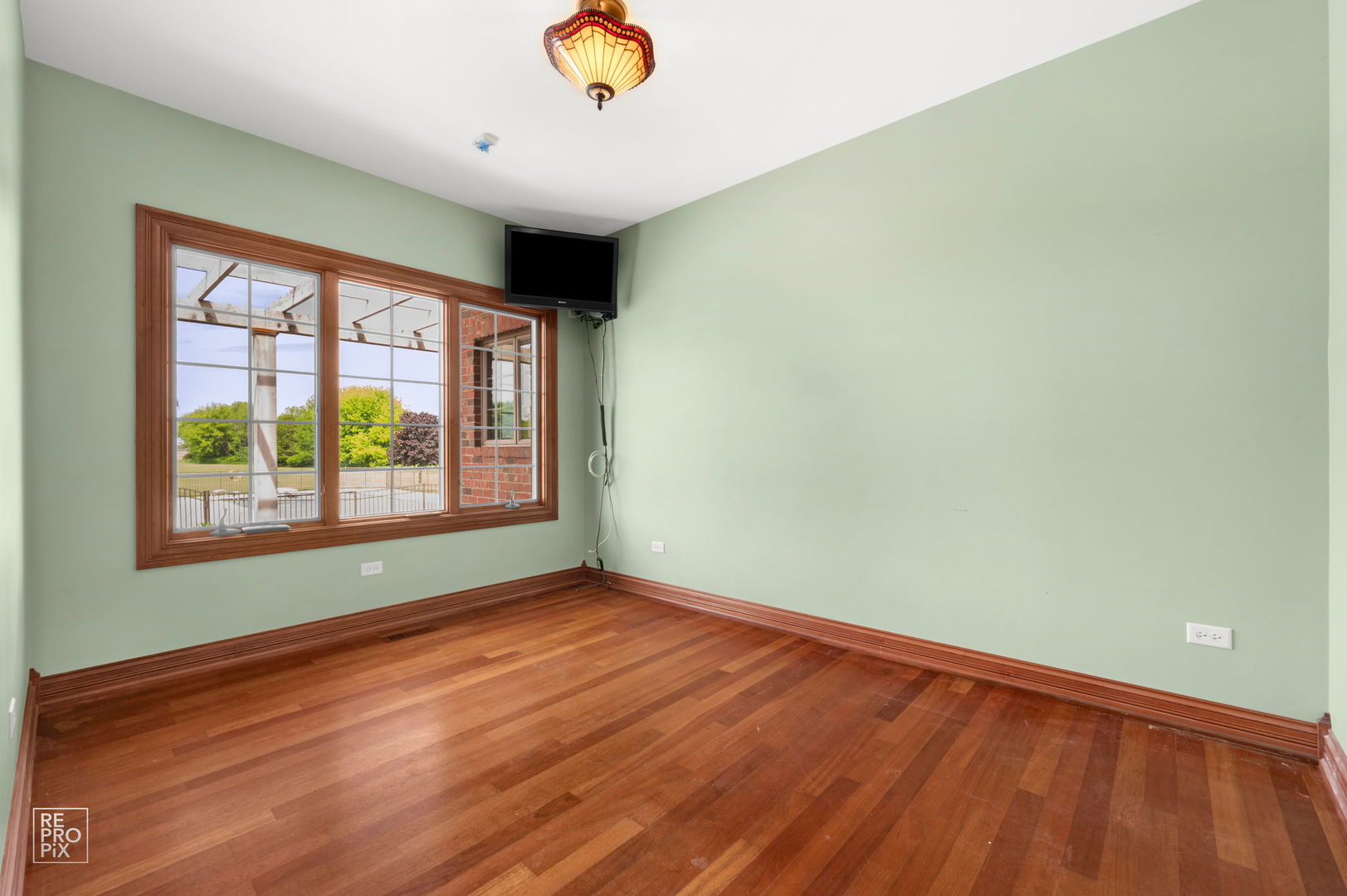 11N720 Muirhead Road, Elgin, IL 60124