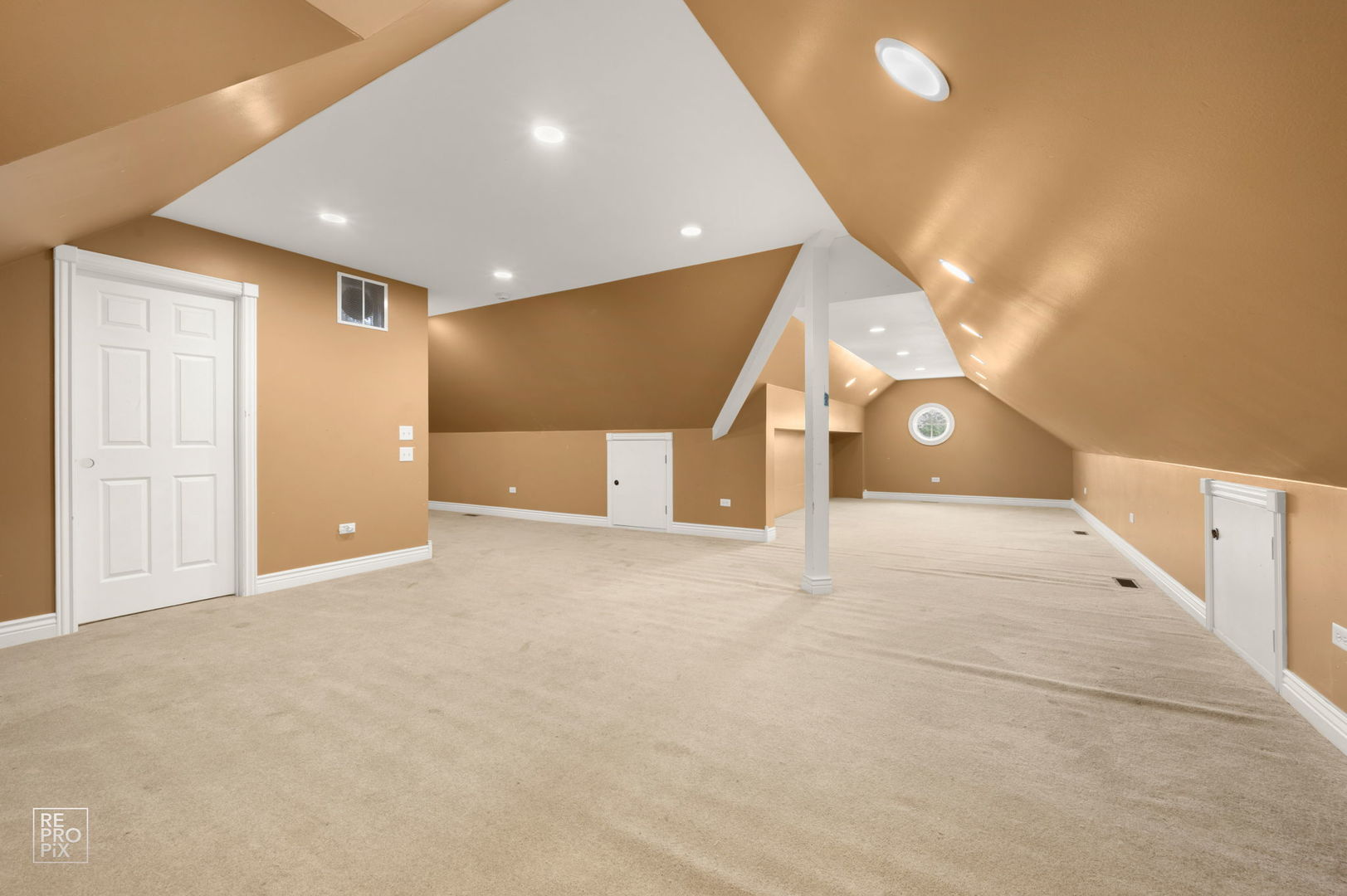 11N720 Muirhead Road, Elgin, IL 60124