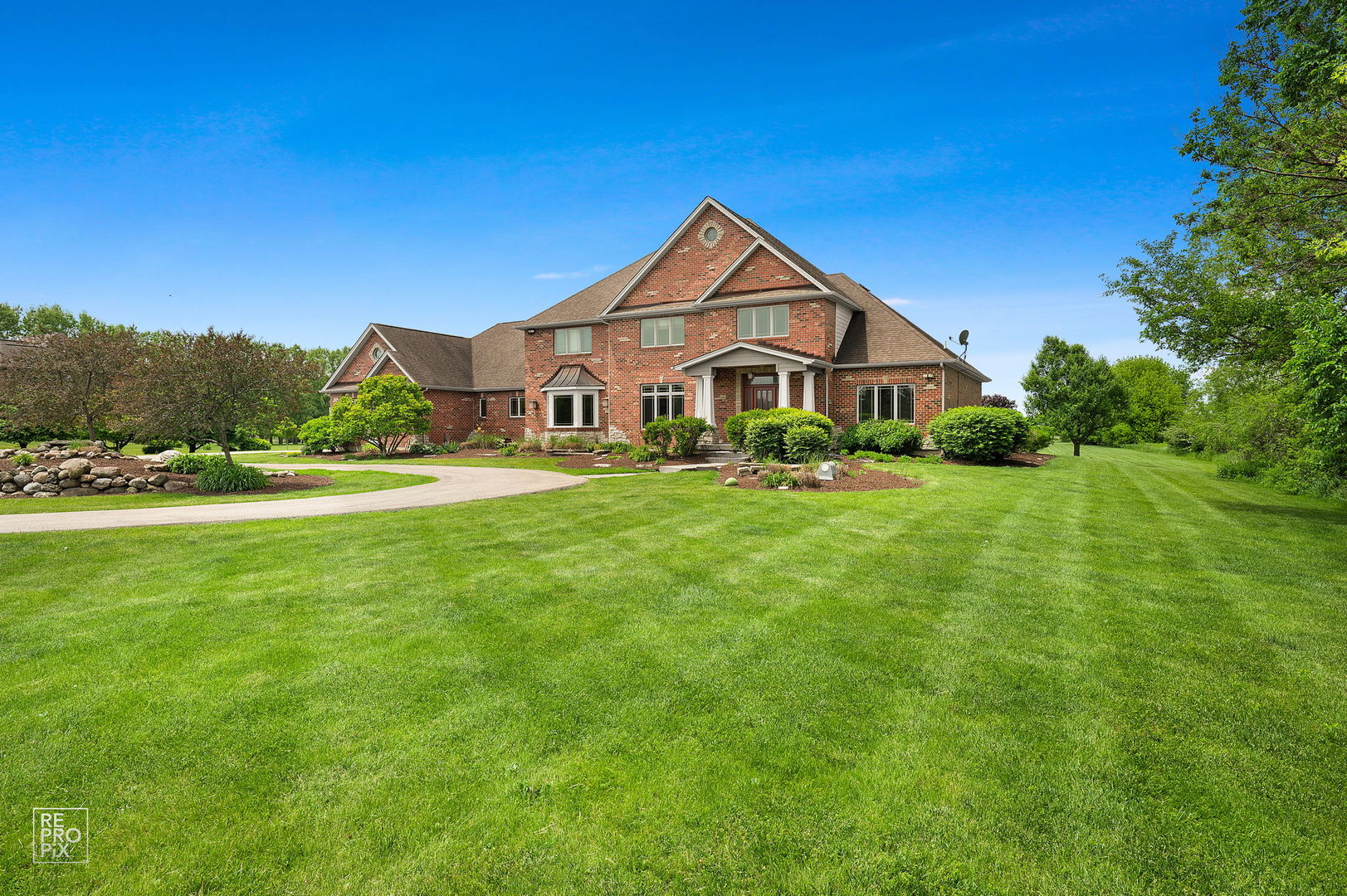 11N720 Muirhead Road, Elgin, IL 60124