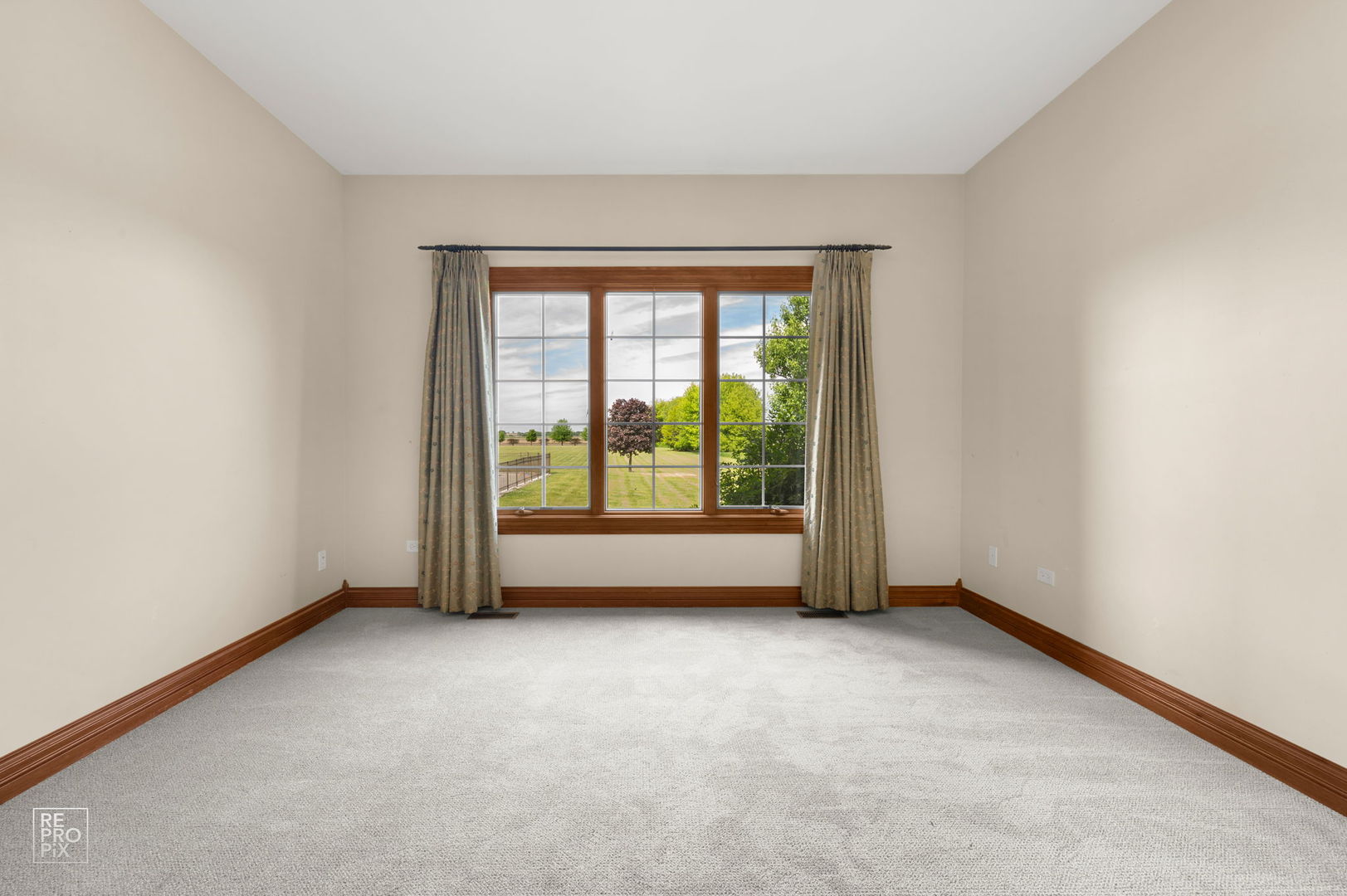 11N720 Muirhead Road, Elgin, IL 60124