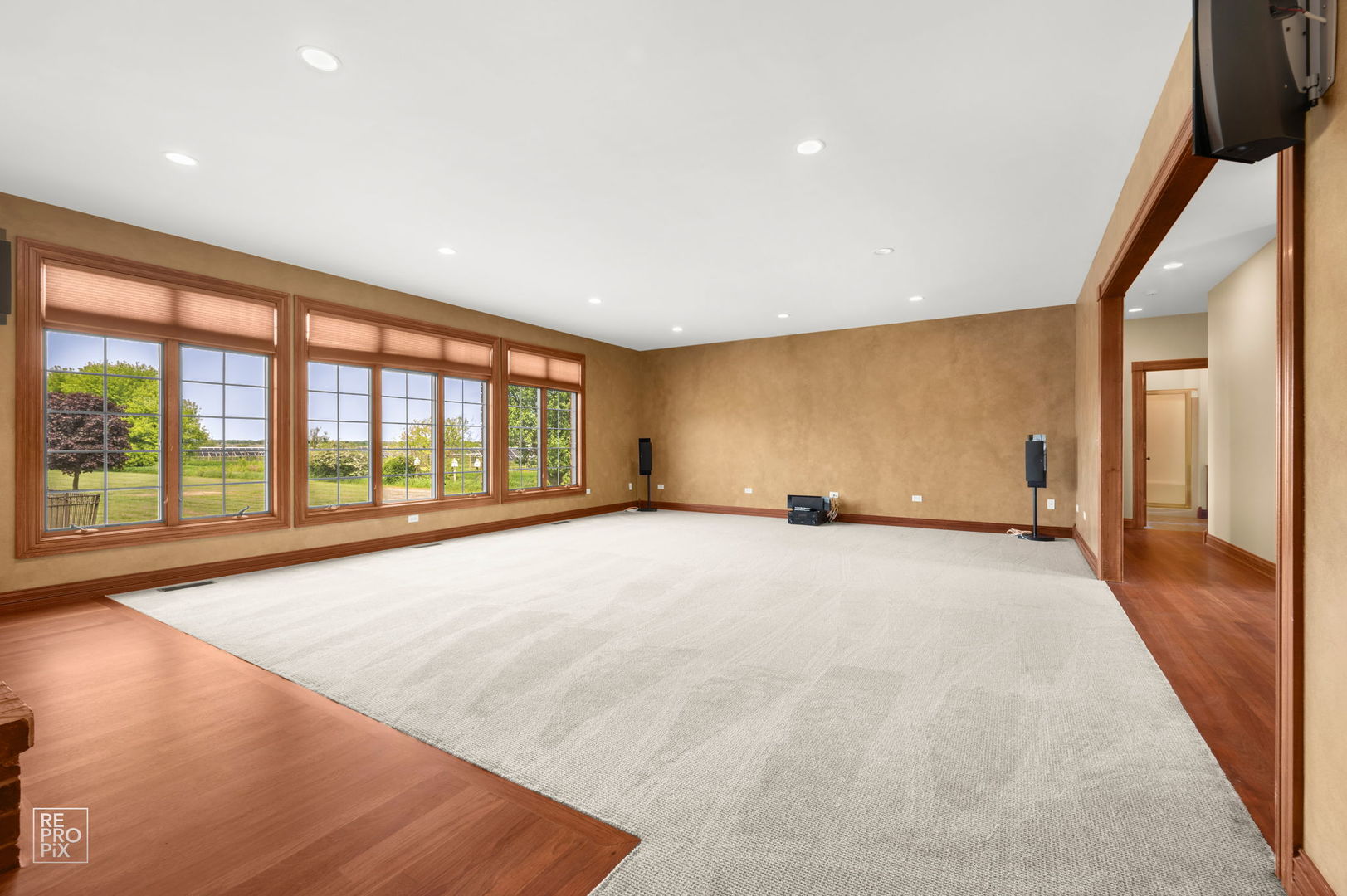 11N720 Muirhead Road, Elgin, IL 60124