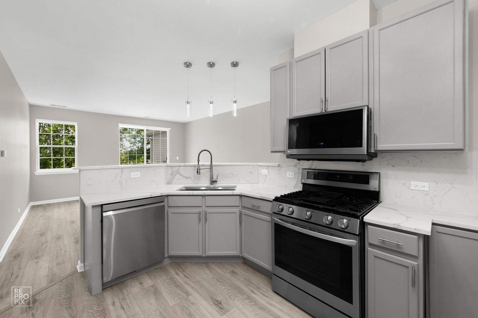 8217 Concord Lane #D, Justice, IL 60458