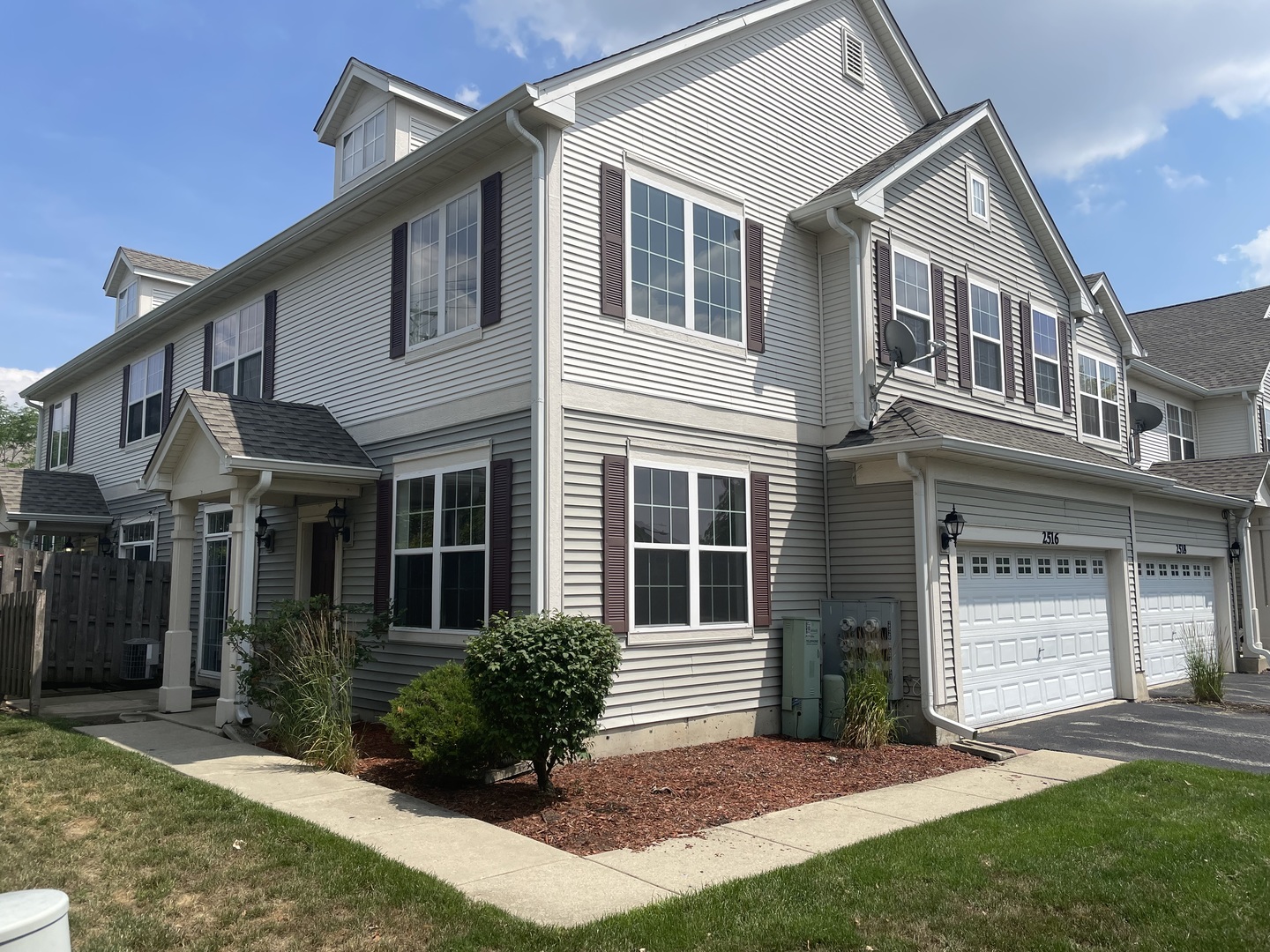 2516 Hillsboro Boulevard, Aurora, IL 60503