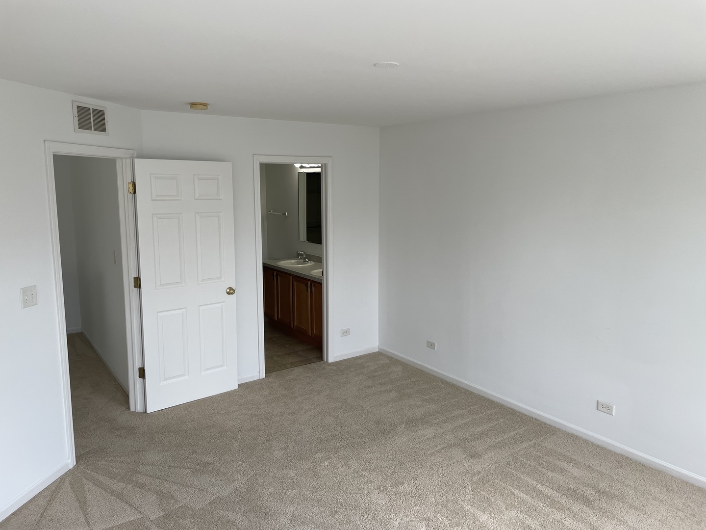 2516 Hillsboro Boulevard, Aurora, IL 60503