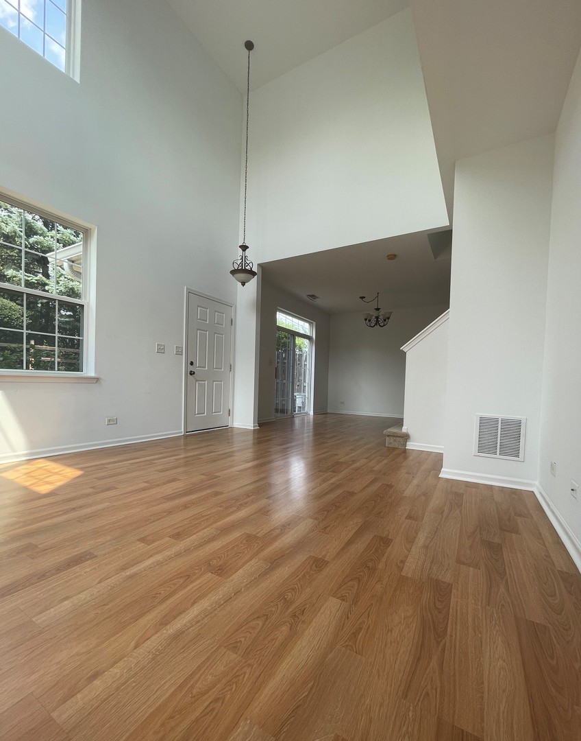 2516 Hillsboro Boulevard, Aurora, IL 60503