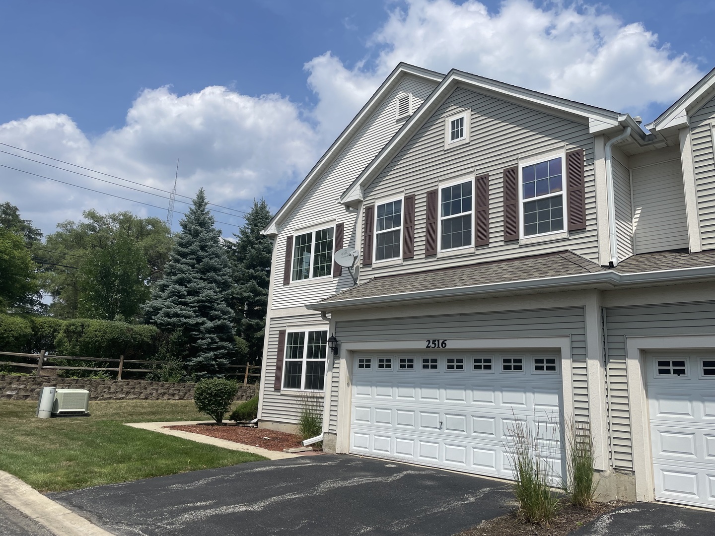 2516 Hillsboro Boulevard, Aurora, IL 60503