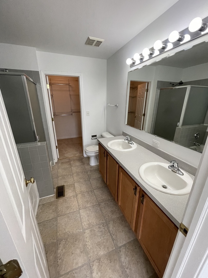 2516 Hillsboro Boulevard, Aurora, IL 60503