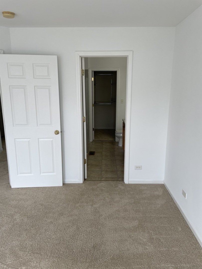 2516 Hillsboro Boulevard, Aurora, IL 60503