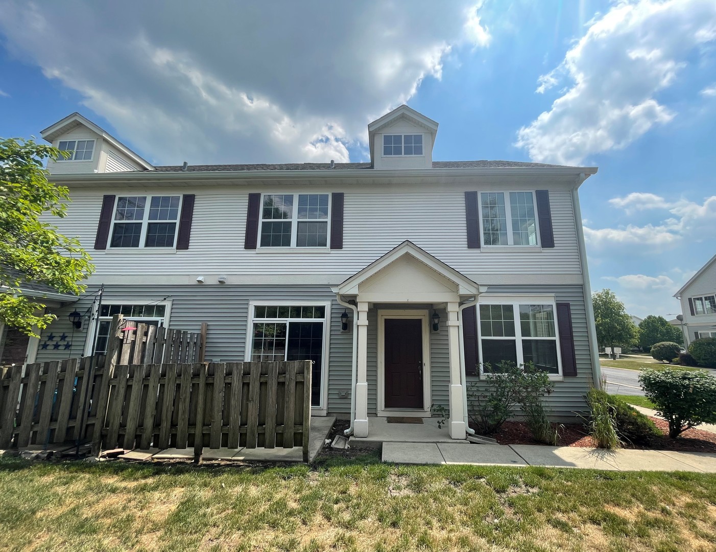2516 Hillsboro Boulevard, Aurora, IL 60503
