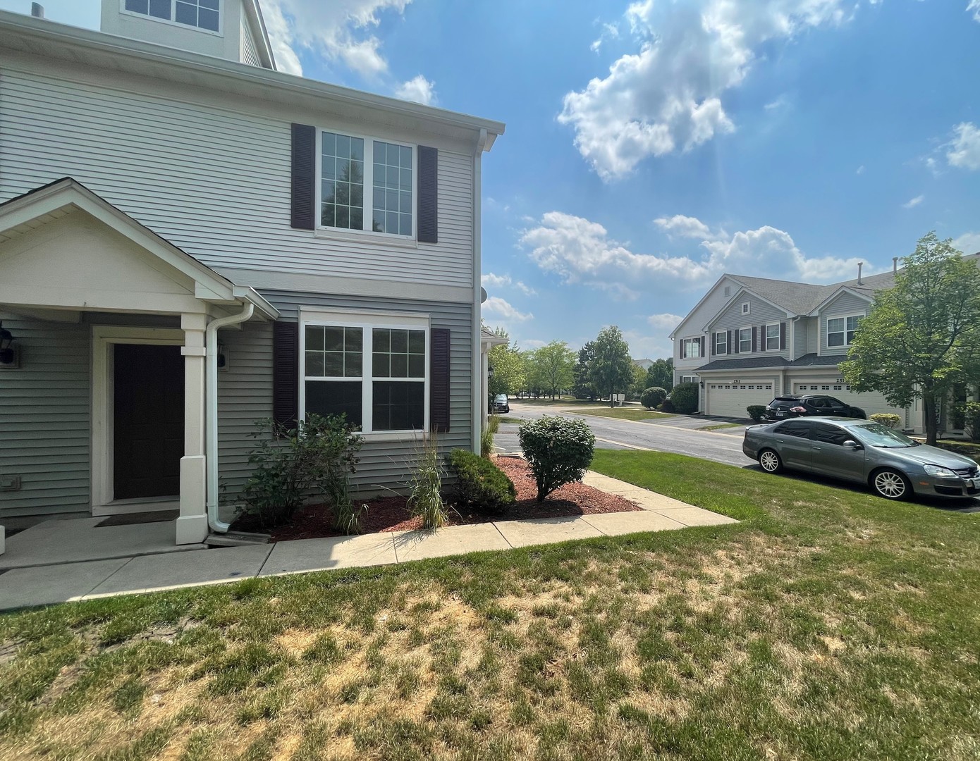 2516 Hillsboro Boulevard, Aurora, IL 60503