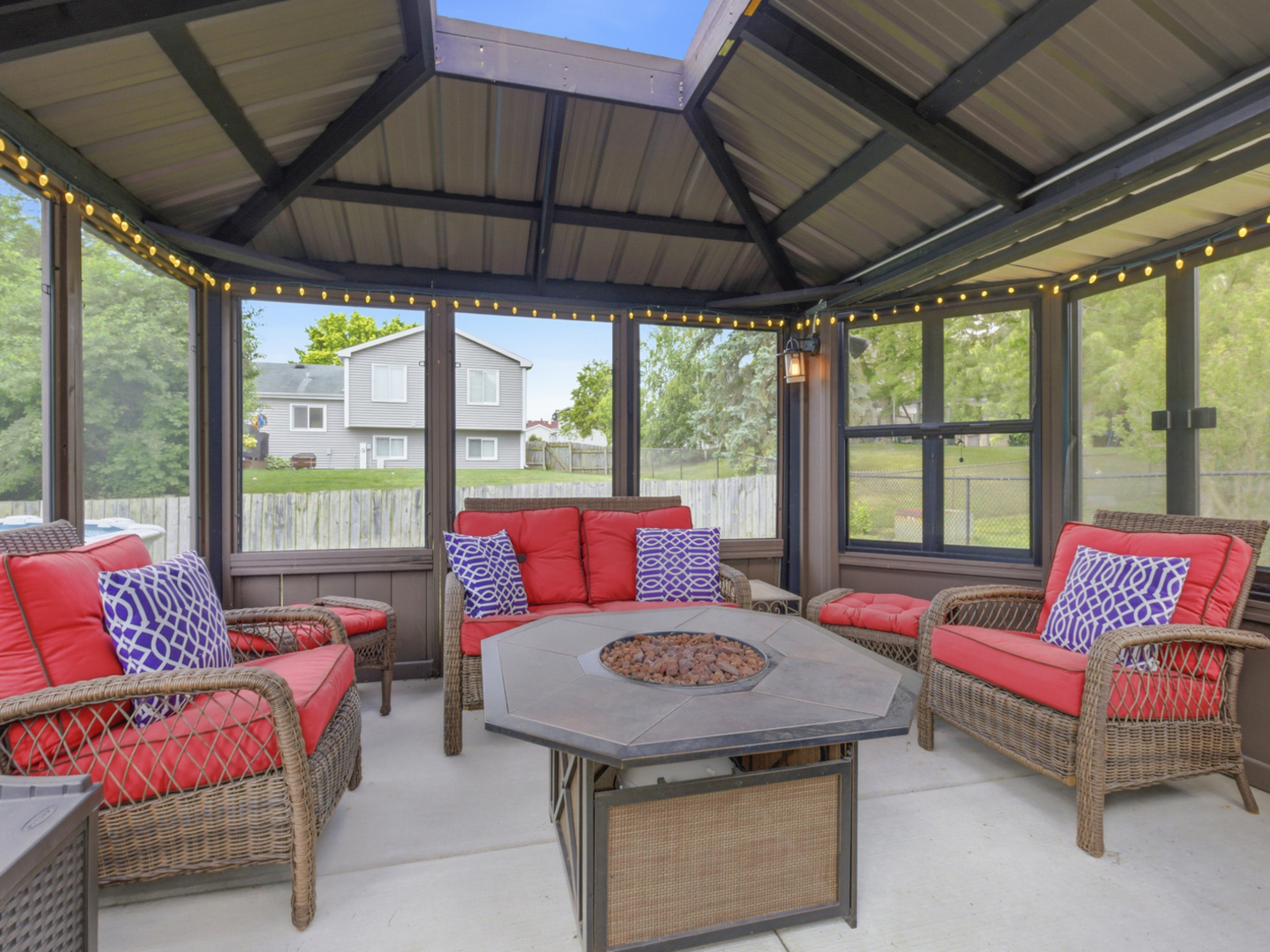 1158 Pinetree Lane, Bartlett, IL 60103