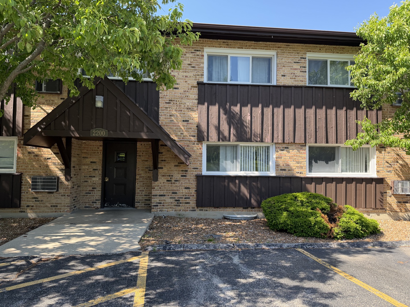 2200 Arbor Circle #1, Downers Grove, IL 60515