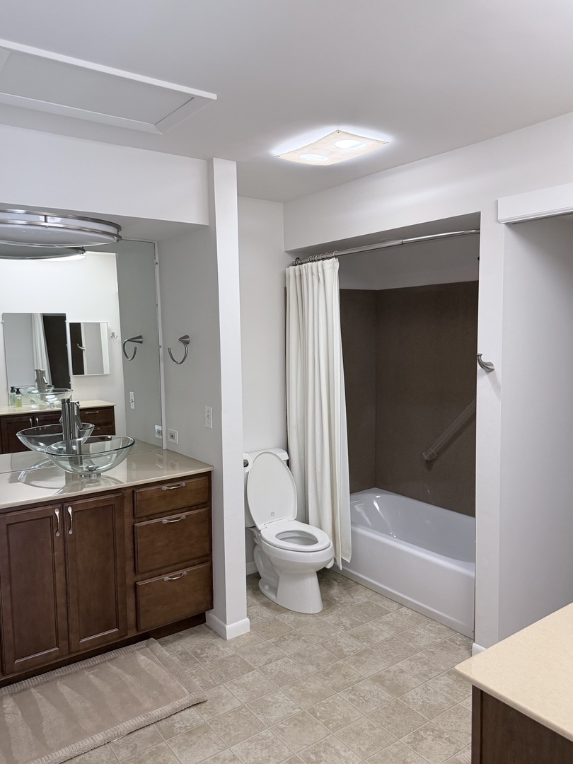 12 Kent Court, Willowbrook, IL 60527