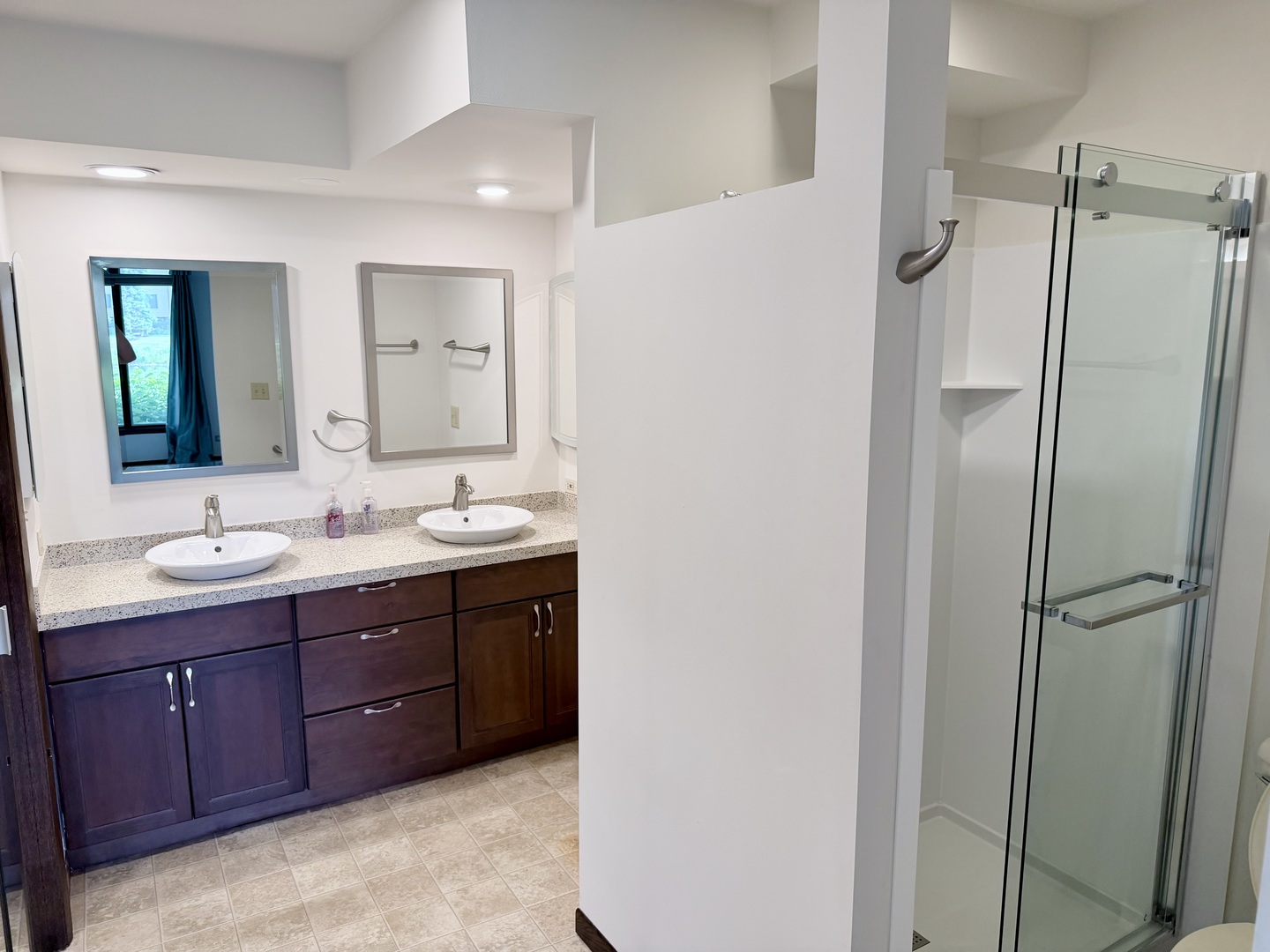 12 Kent Court, Willowbrook, IL 60527