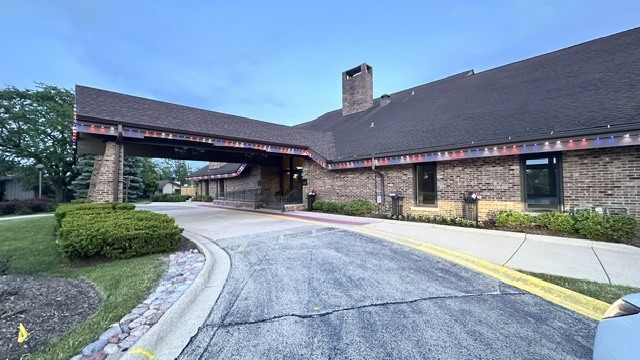 12 Kent Court, Willowbrook, IL 60527