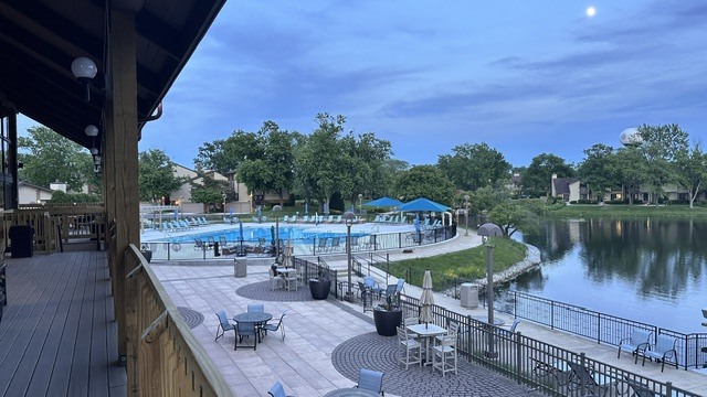 12 Kent Court, Willowbrook, IL 60527