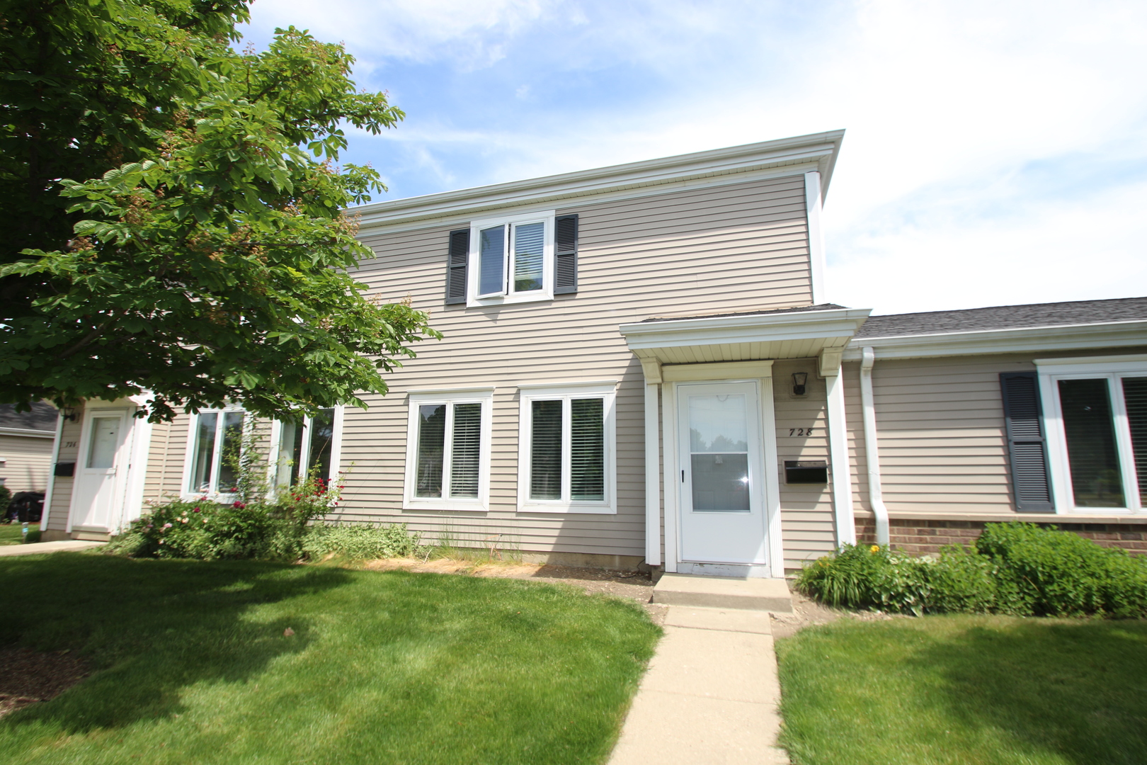 728 E Old Willow Road #104B, Prospect Heights, IL 60070