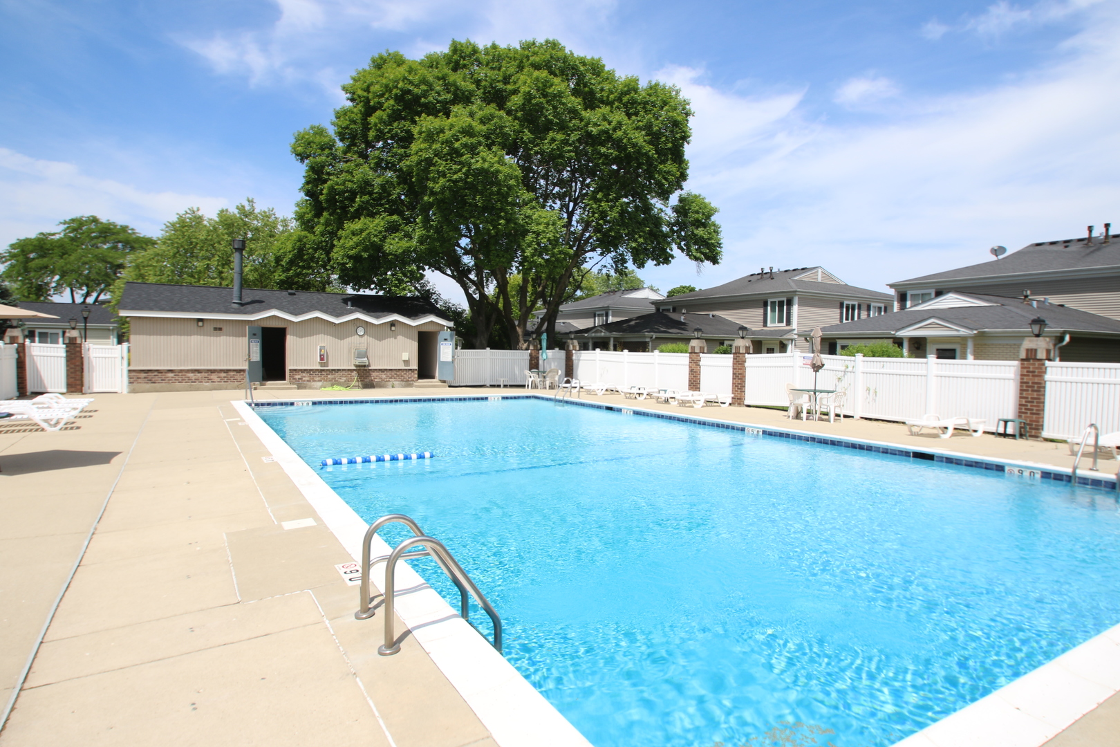728 E Old Willow Road #104B, Prospect Heights, IL 60070