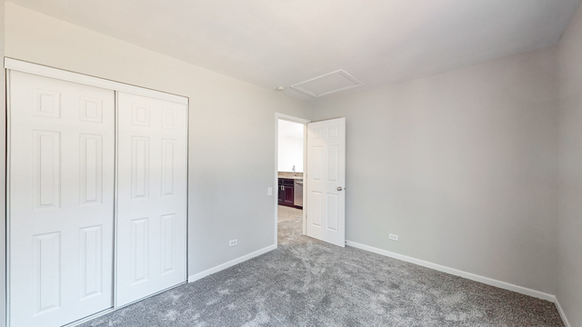 1860 Middlebury Drive #1860, Aurora, IL 60503