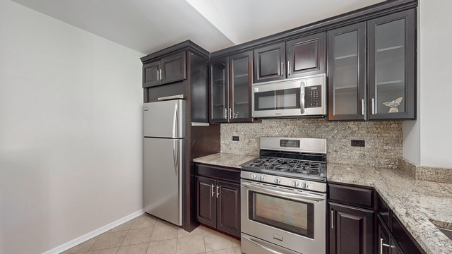 1860 Middlebury Drive #1860, Aurora, IL 60503