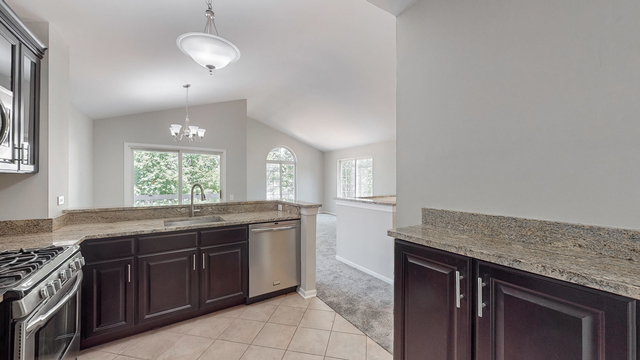 1860 Middlebury Drive #1860, Aurora, IL 60503