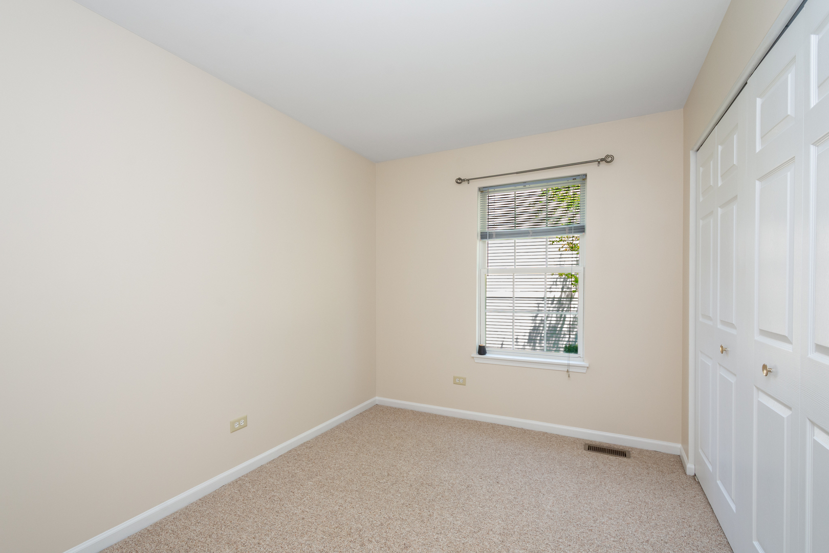 1277 N Village Drive, Round Lake Beach, IL 60073