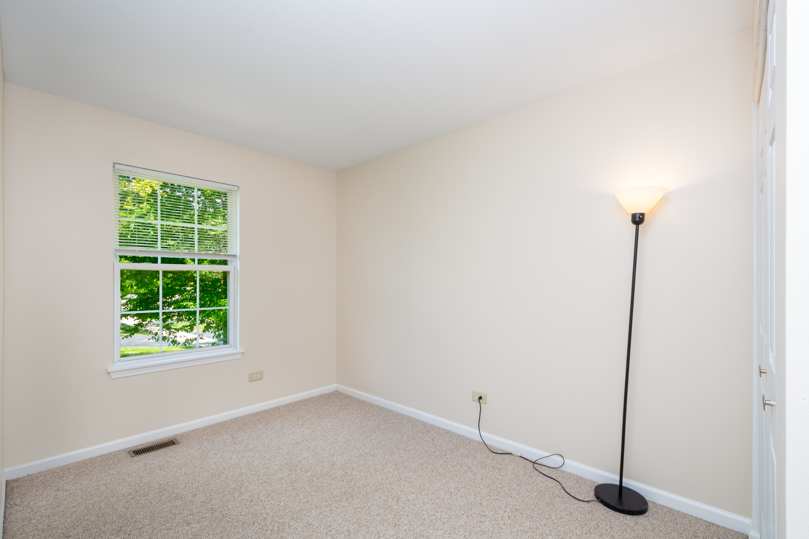 1277 N Village Drive, Round Lake Beach, IL 60073
