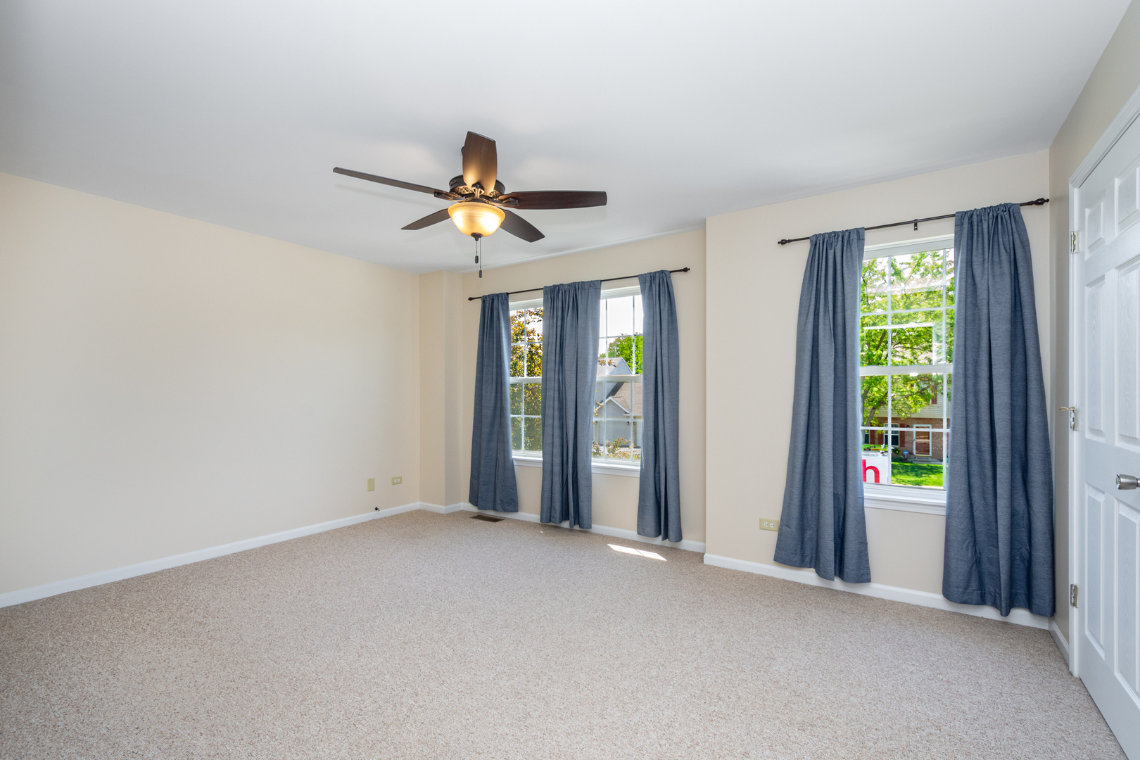 1277 N Village Drive, Round Lake Beach, IL 60073