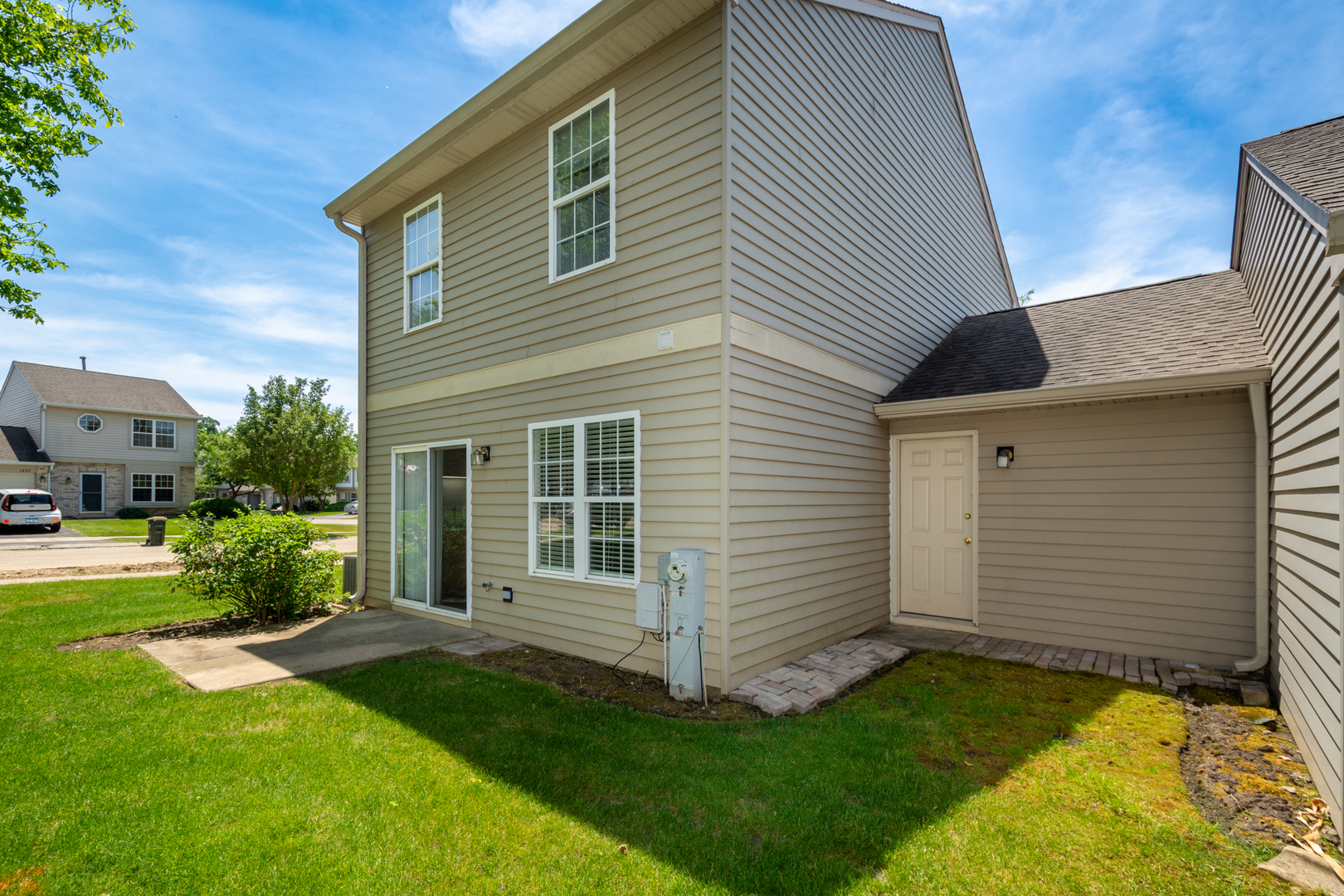 1277 N Village Drive, Round Lake Beach, IL 60073