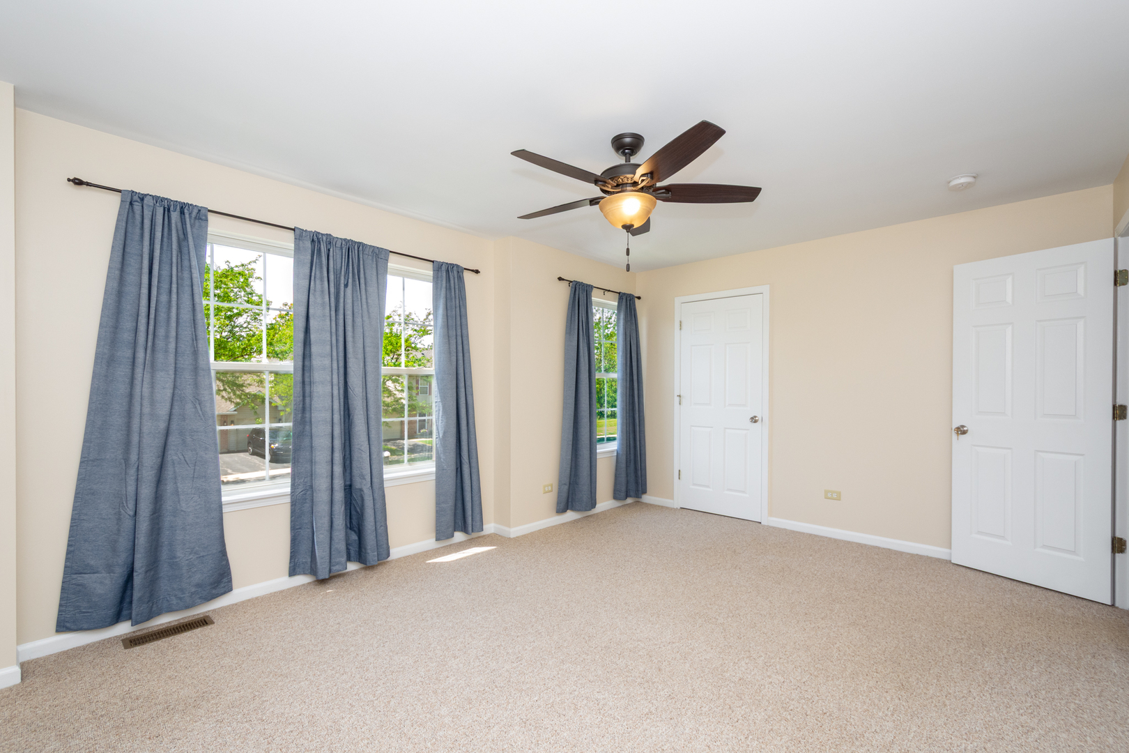 1277 N Village Drive, Round Lake Beach, IL 60073