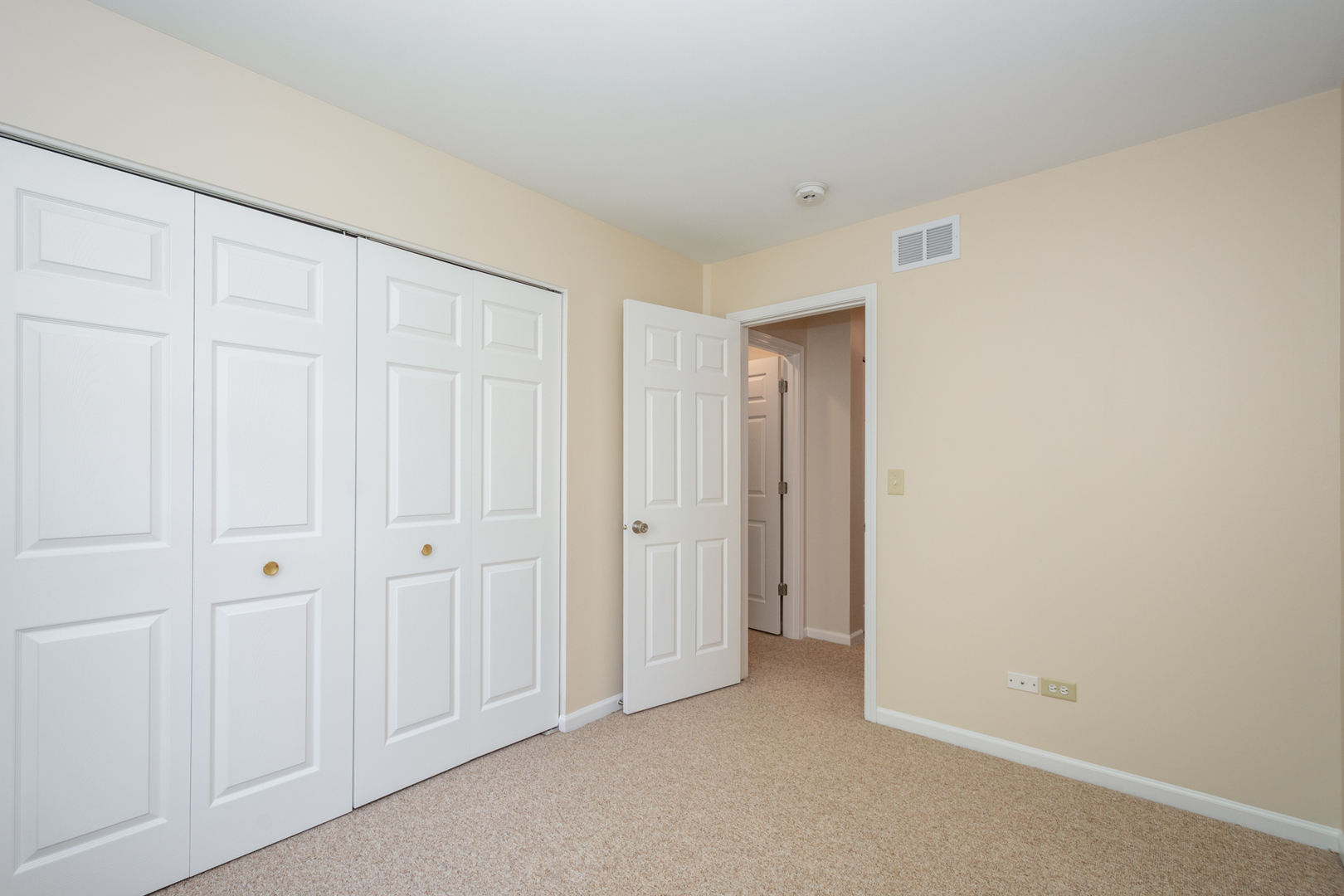 1277 N Village Drive, Round Lake Beach, IL 60073