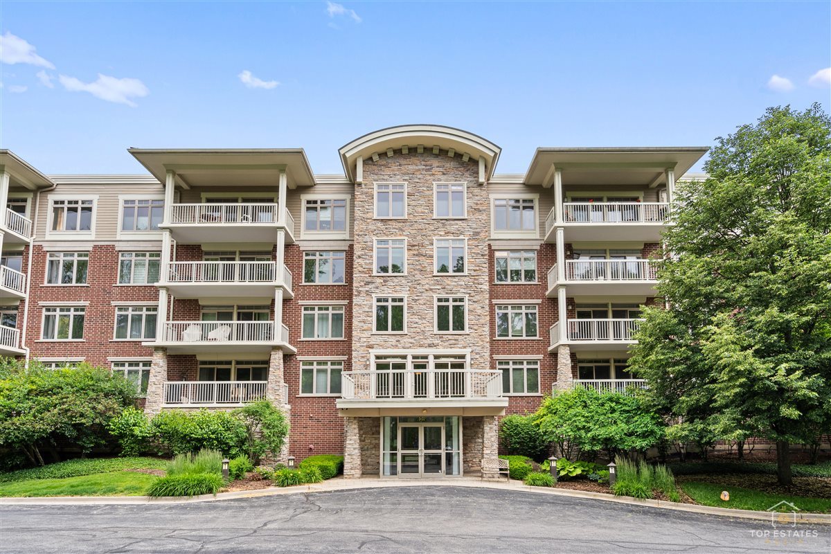 425 N BENJAMIN Drive #205, Vernon Hills, IL 60061