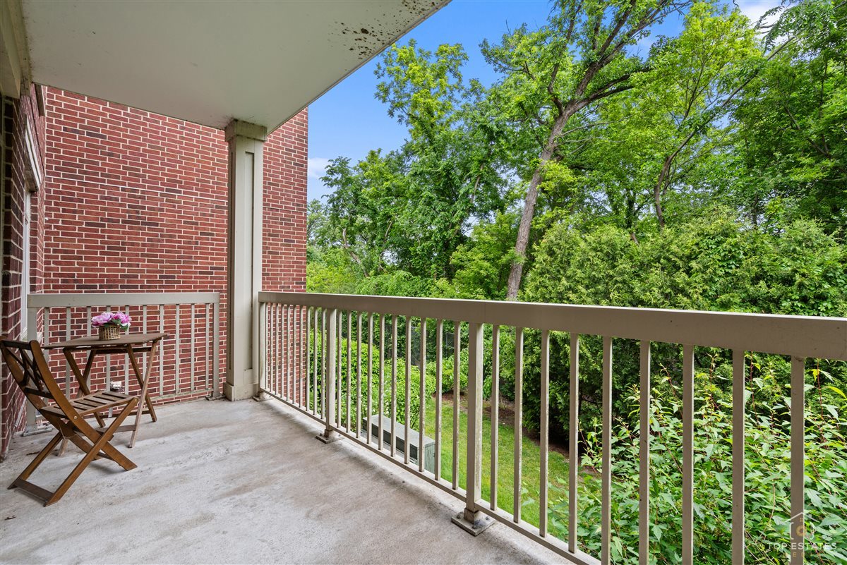 425 N BENJAMIN Drive #205, Vernon Hills, IL 60061