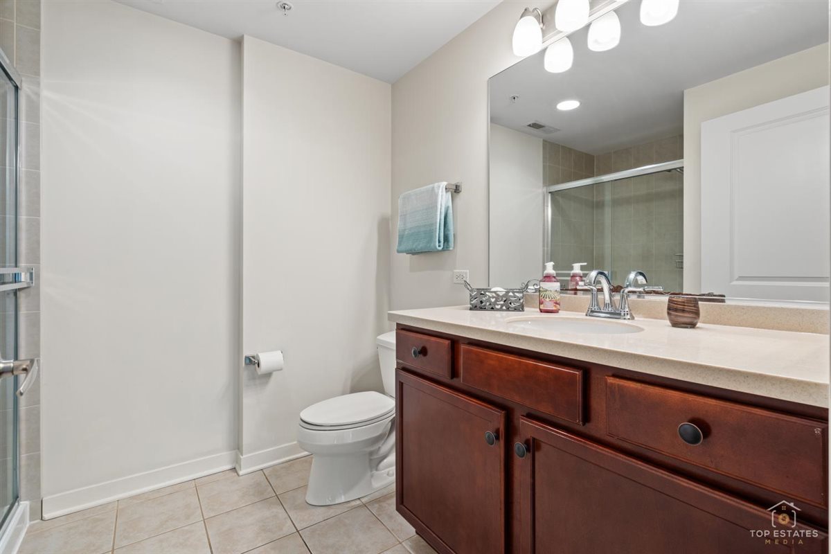 425 N BENJAMIN Drive #205, Vernon Hills, IL 60061