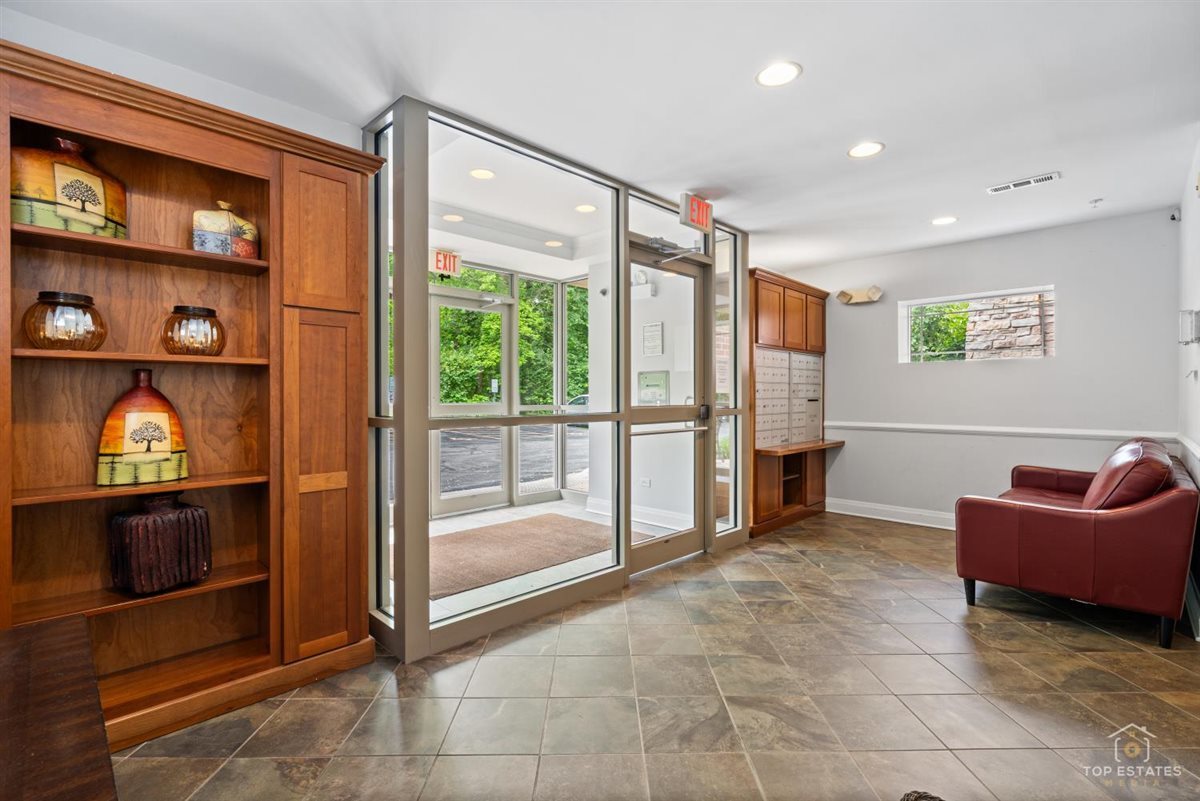 425 N BENJAMIN Drive #205, Vernon Hills, IL 60061