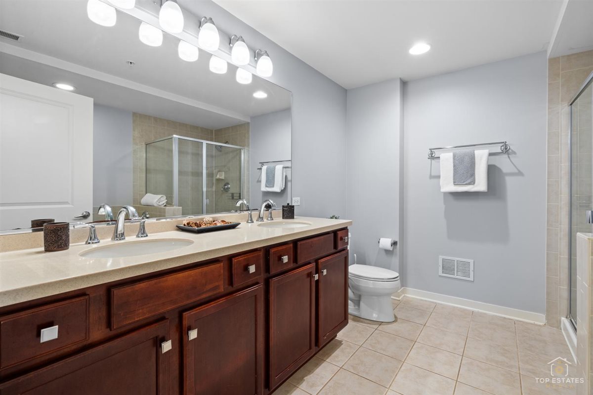425 N BENJAMIN Drive #205, Vernon Hills, IL 60061