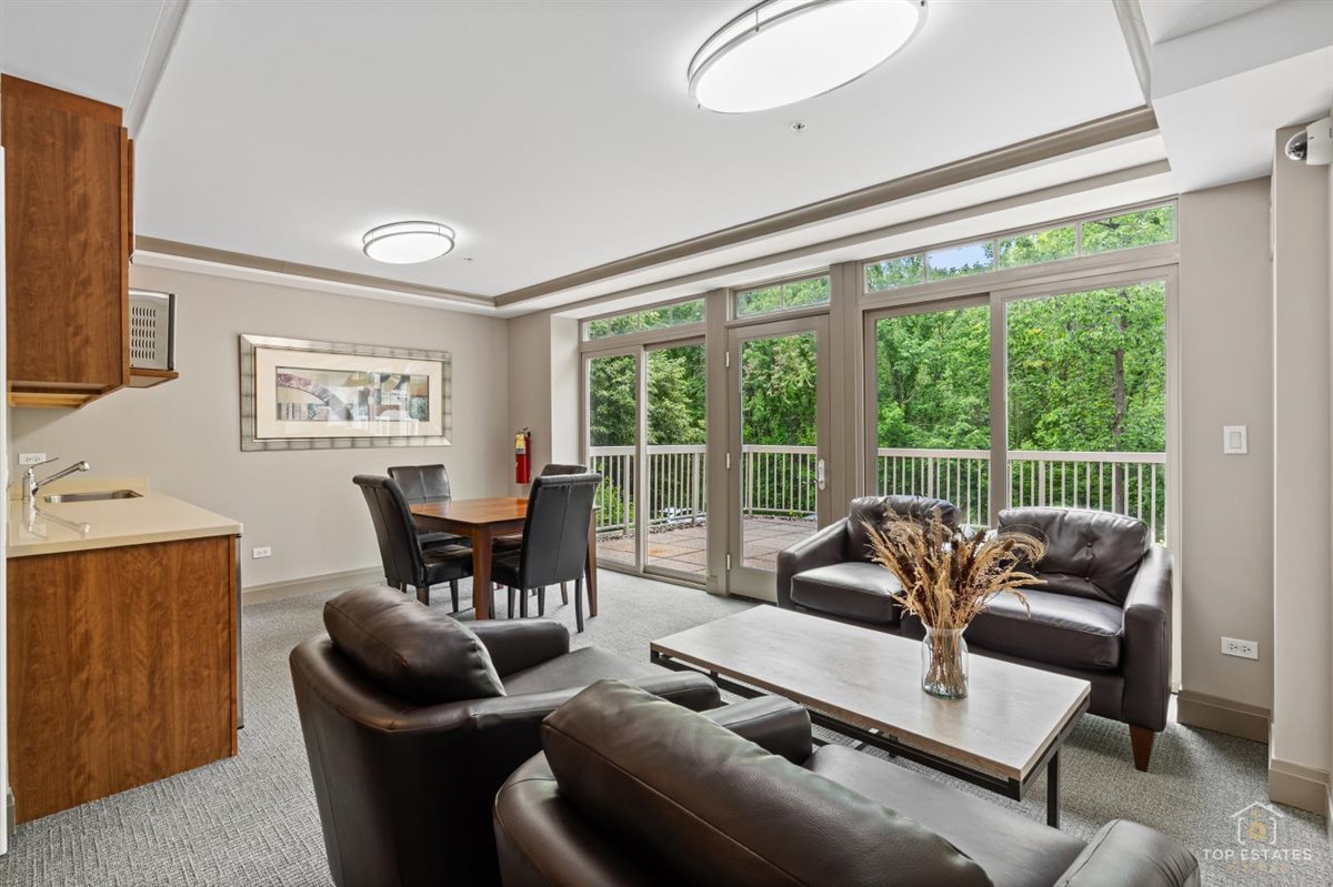 425 N BENJAMIN Drive #205, Vernon Hills, IL 60061
