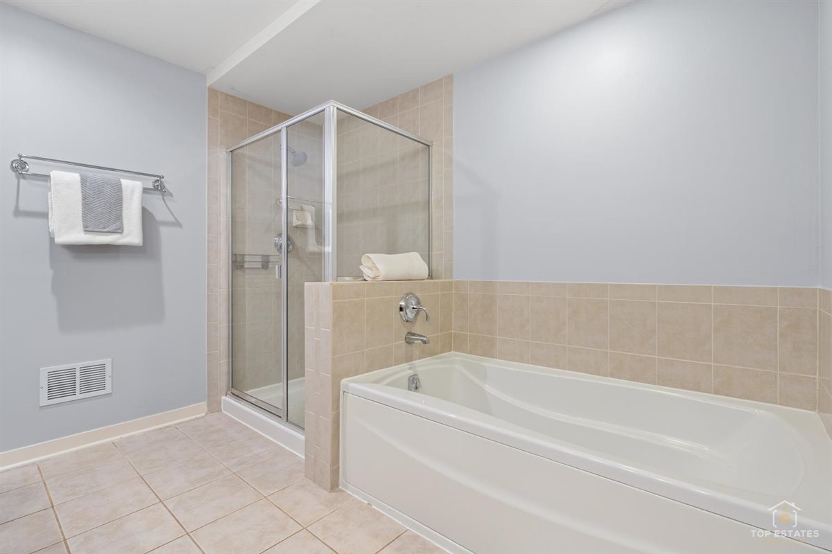 425 N BENJAMIN Drive #205, Vernon Hills, IL 60061