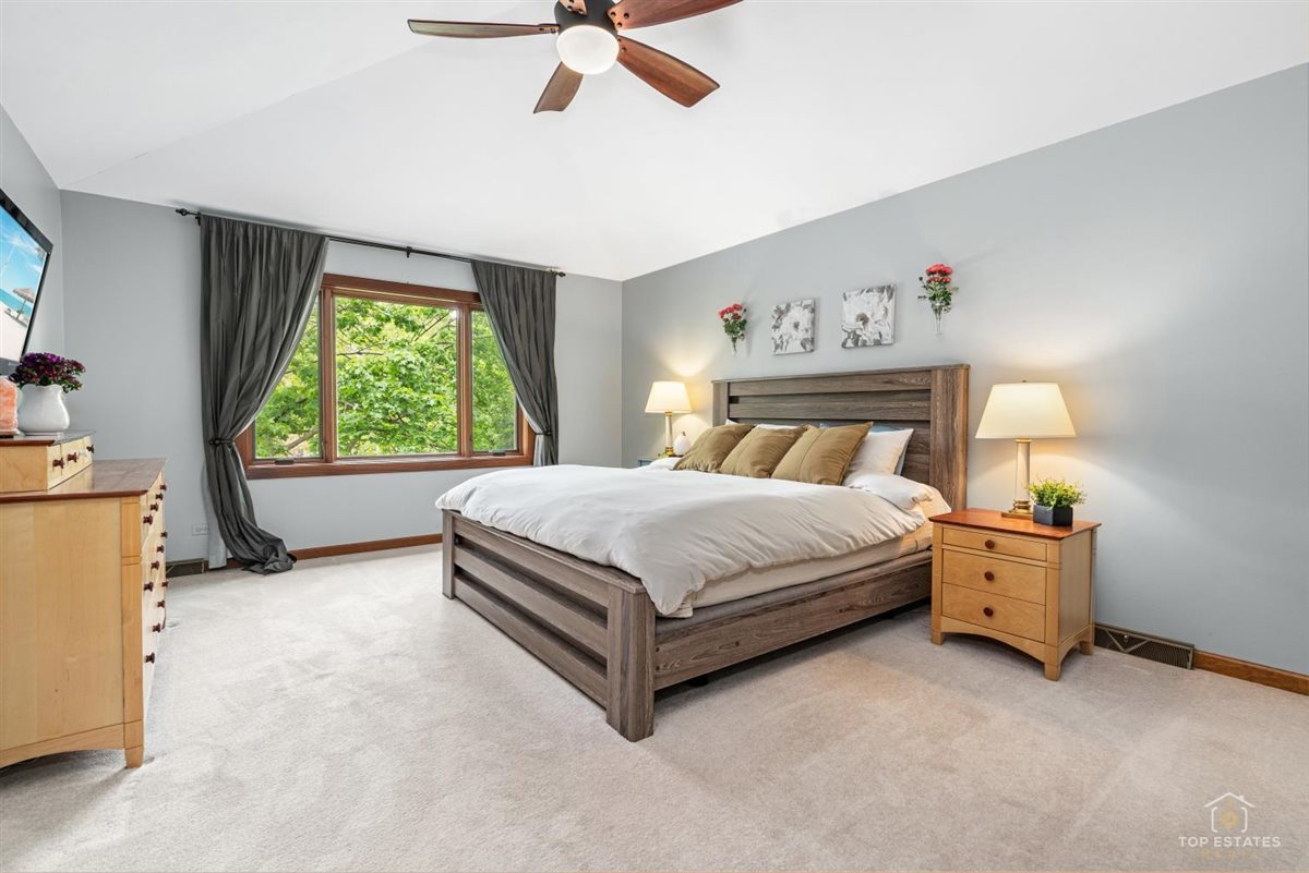 1309 Hawkins Court, St. Charles, IL 60174