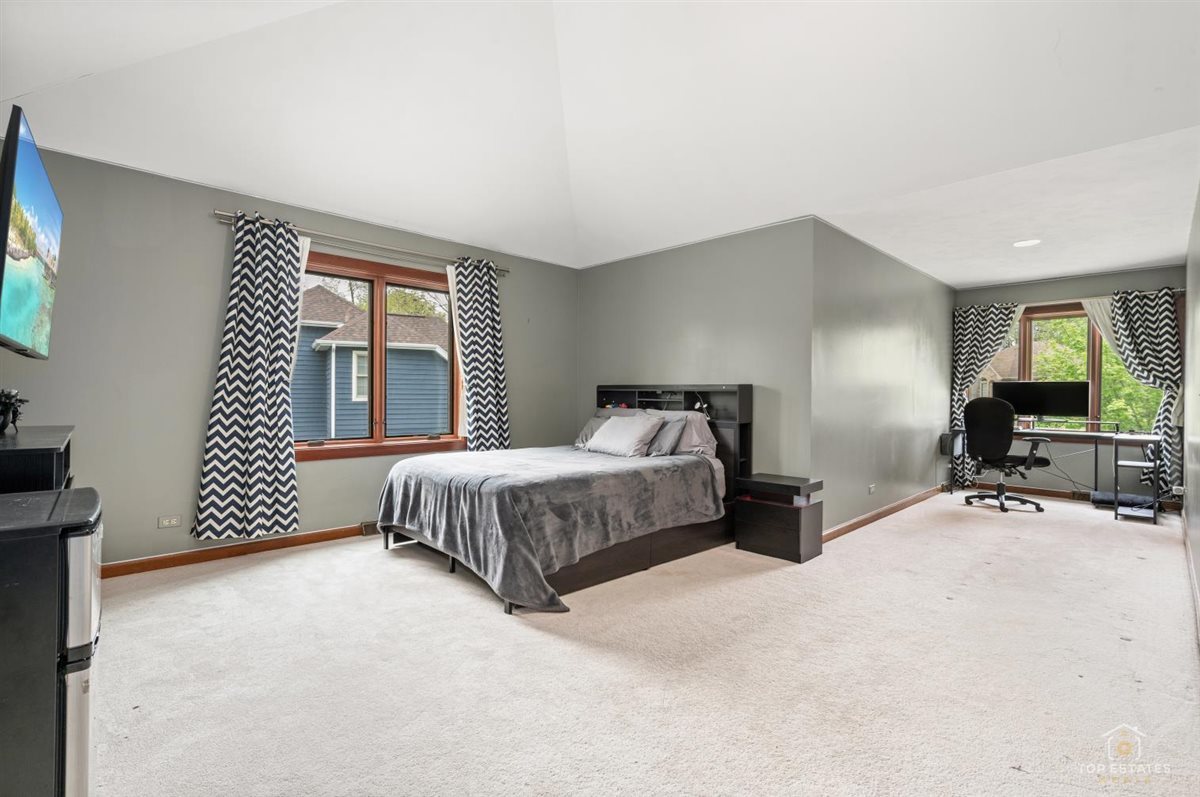 1309 Hawkins Court, St. Charles, IL 60174