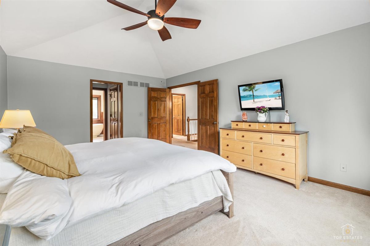 1309 Hawkins Court, St. Charles, IL 60174