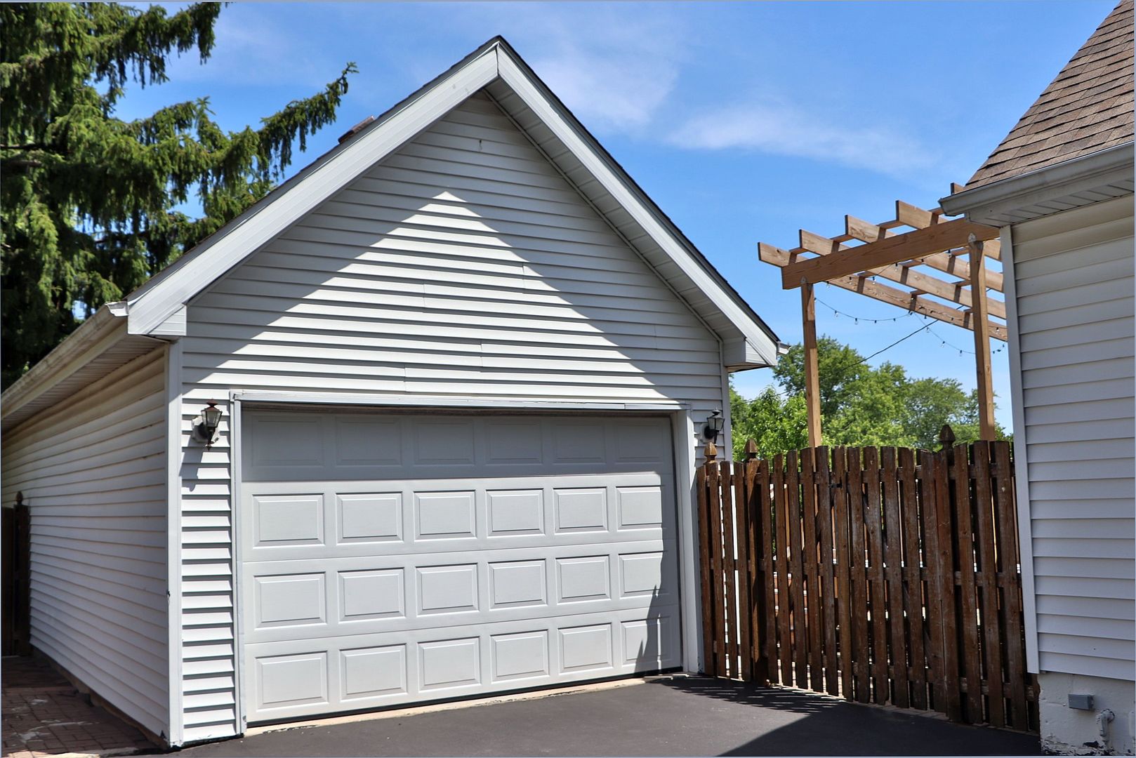 151 E 2nd Avenue, New Lenox, IL 60451