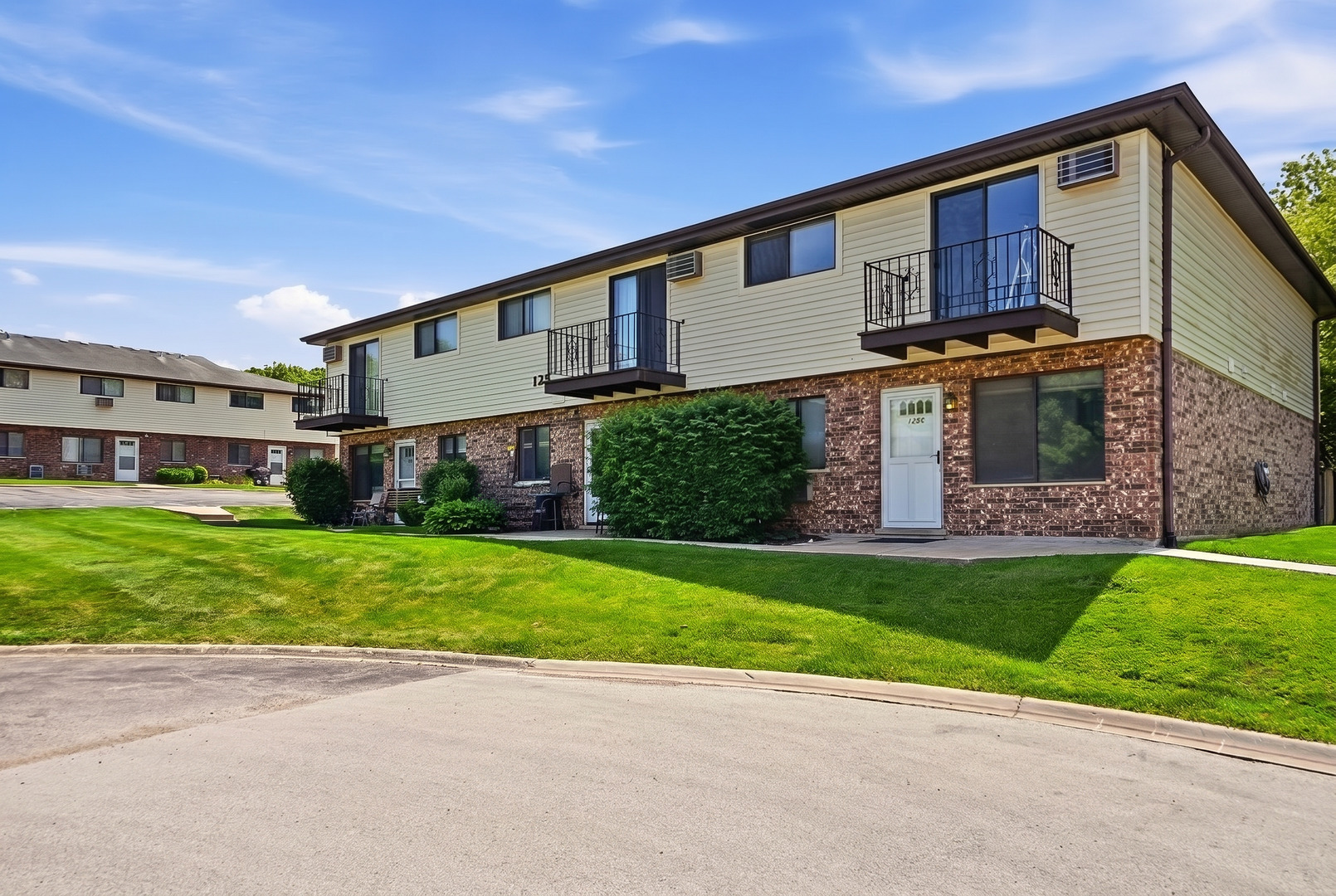 125 Willows Edge Court #C, Willow Springs, IL 60480