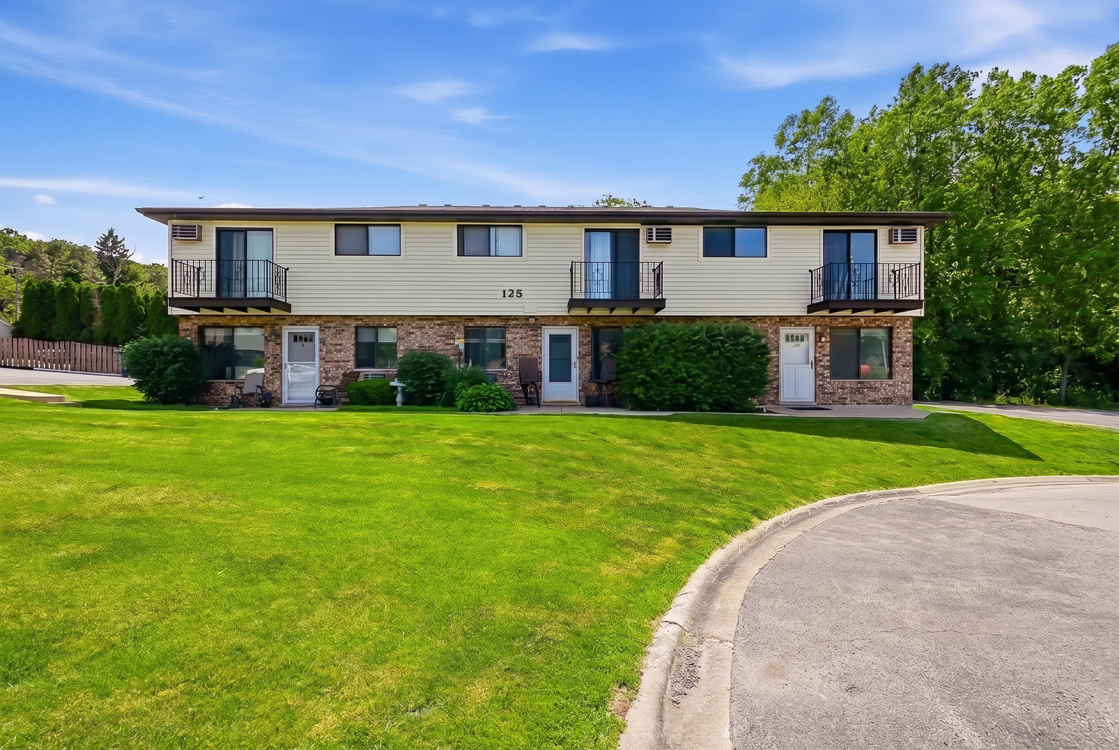 125 Willows Edge Court #C, Willow Springs, IL 60480