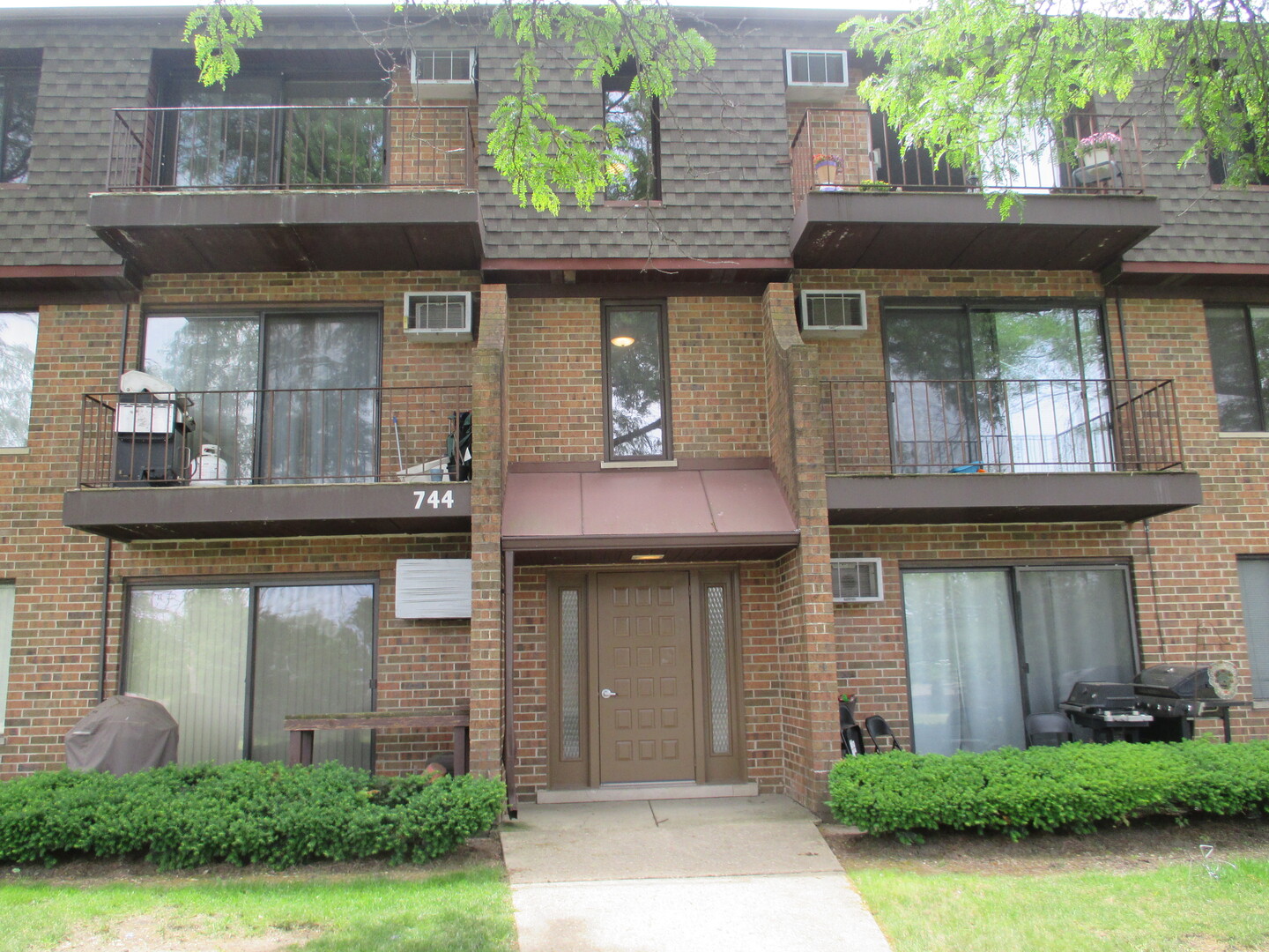 744 N Briar Hill Lane #4, Addison, IL 60101