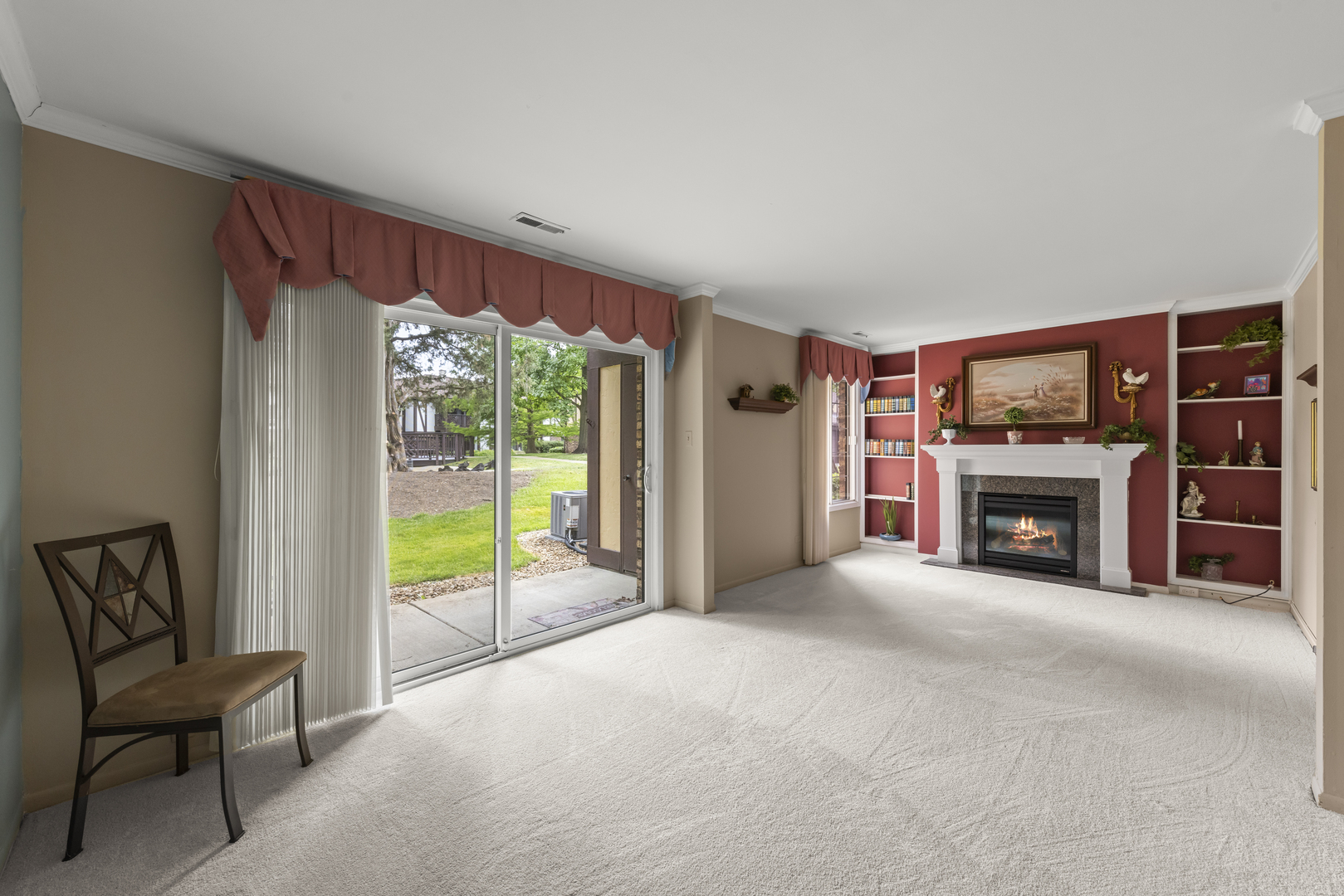 1608 Thames Court #A, Wheaton, IL 60189