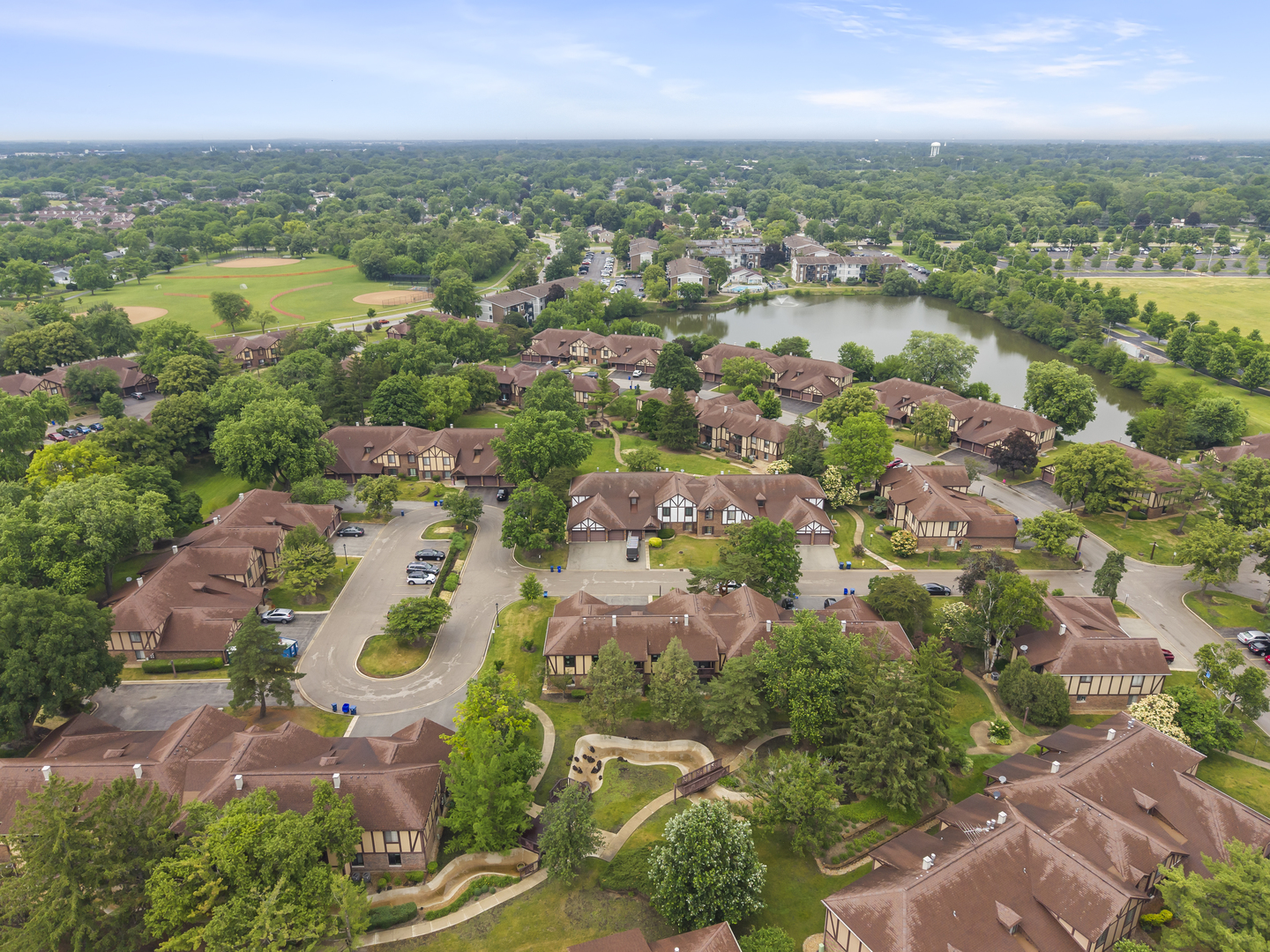 1608 Thames Court #A, Wheaton, IL 60189
