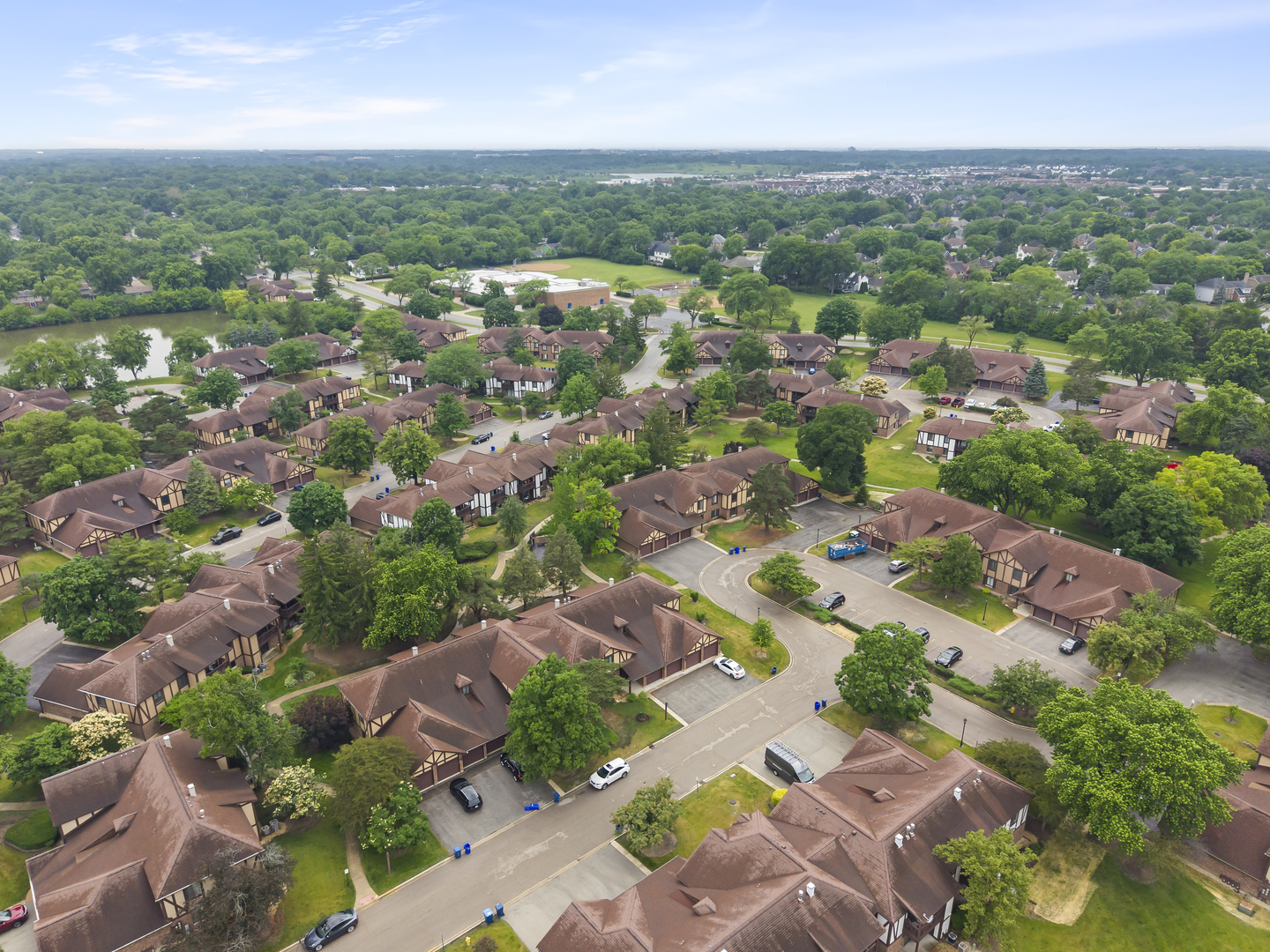 1608 Thames Court #A, Wheaton, IL 60189