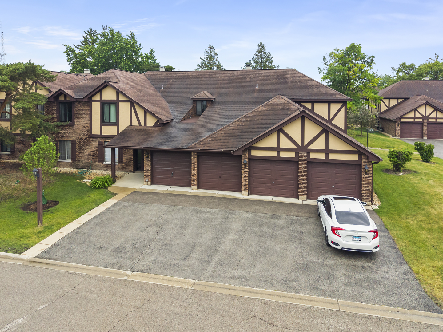 1608 Thames Court #A, Wheaton, IL 60189